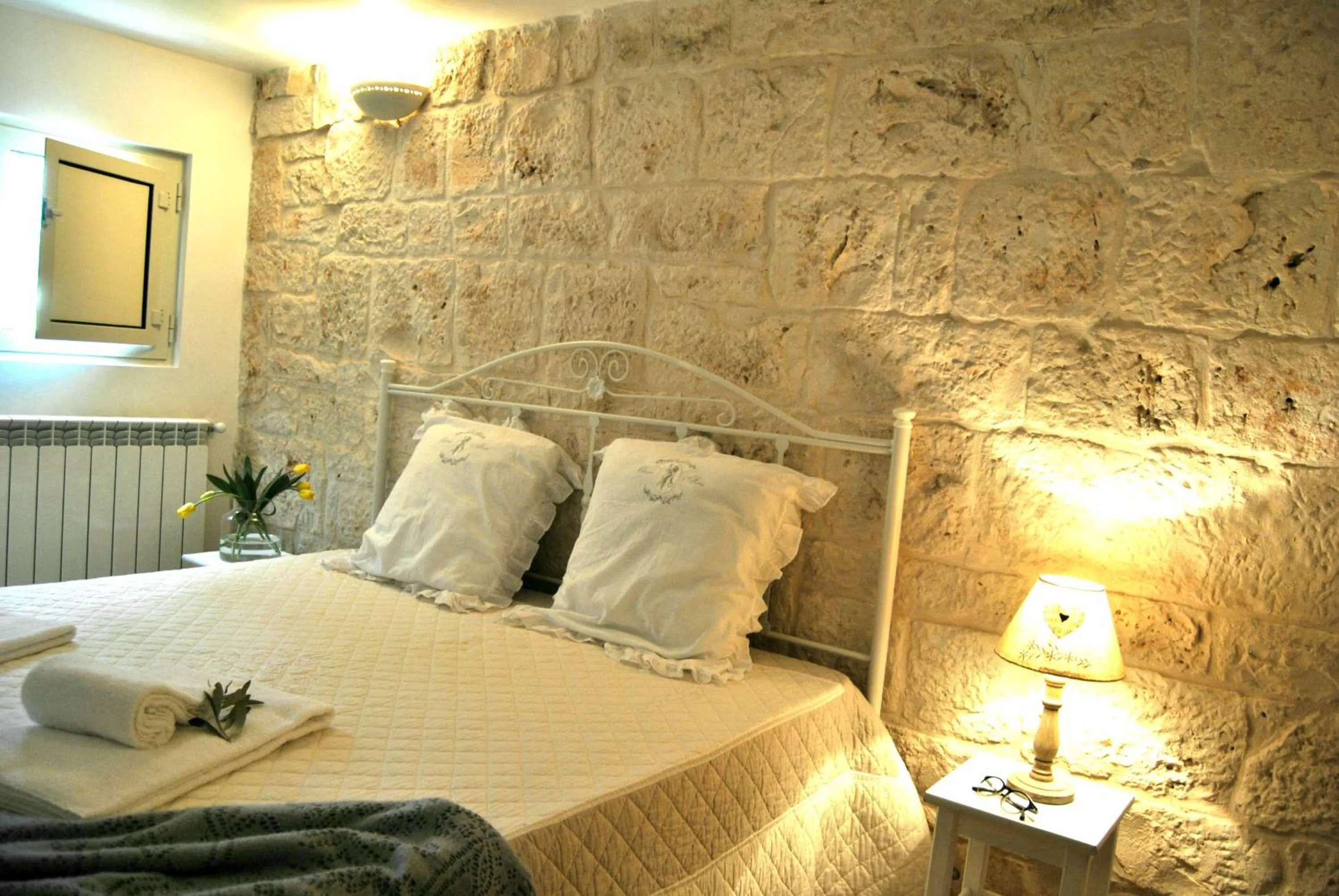 Bed in Trulli Sciummo Relais
