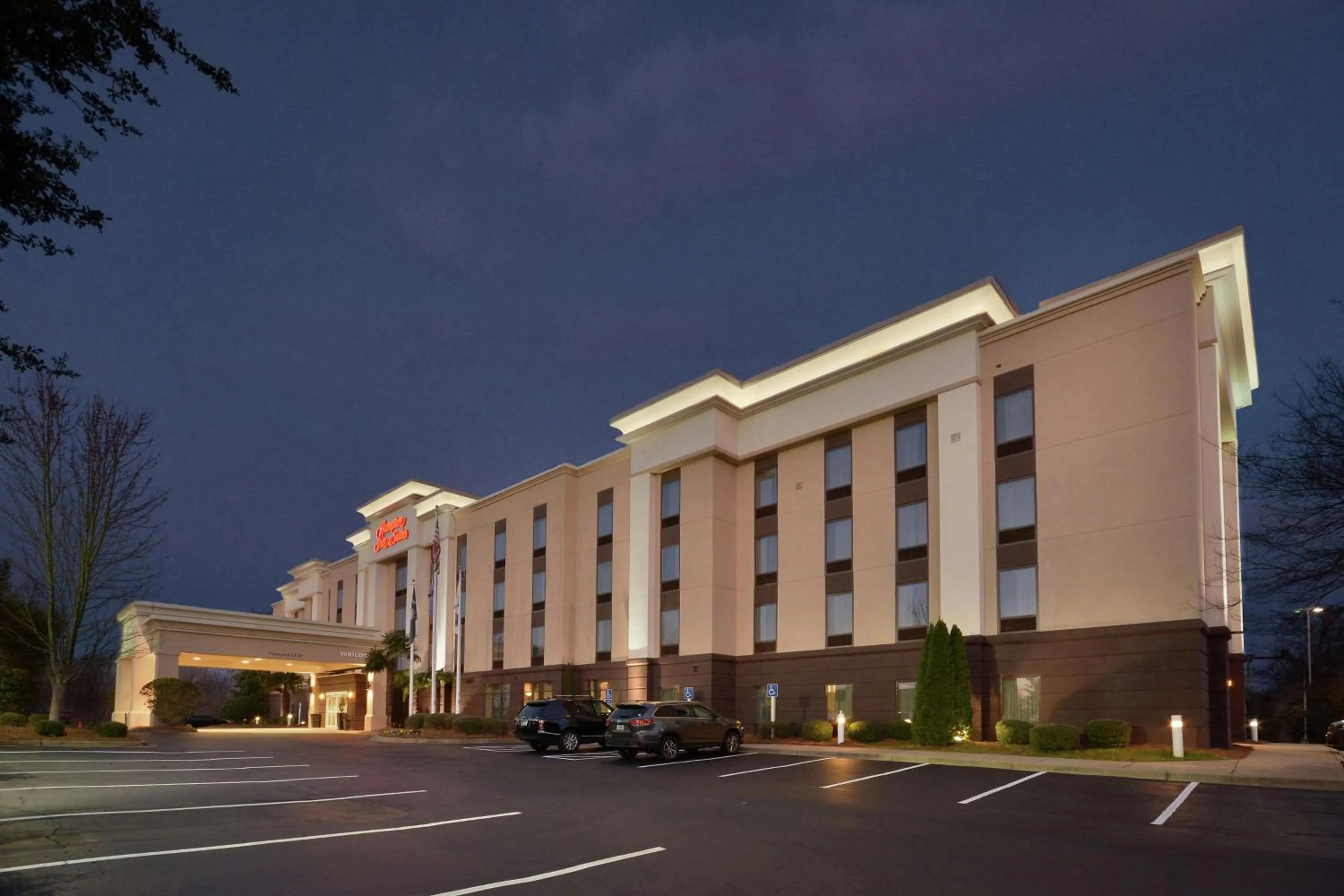 Property building in Hampton Inn & Suites Clinton