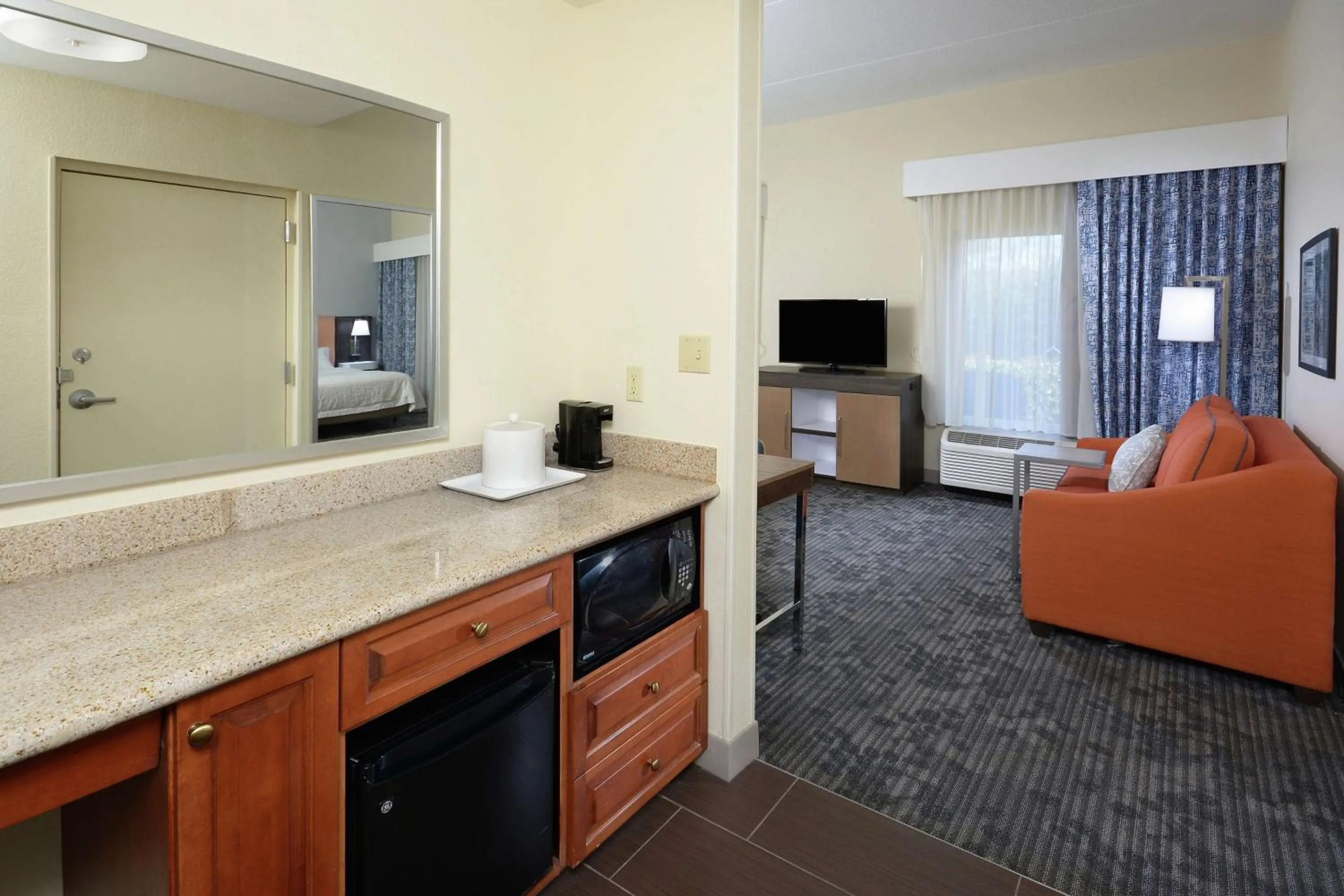 Photo of the whole room in Hampton Inn & Suites Clinton