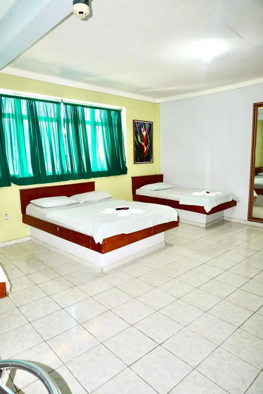 Quadruple Room in Hotel Dez De Julho Quadruple Room in Hotel Dez De Julho