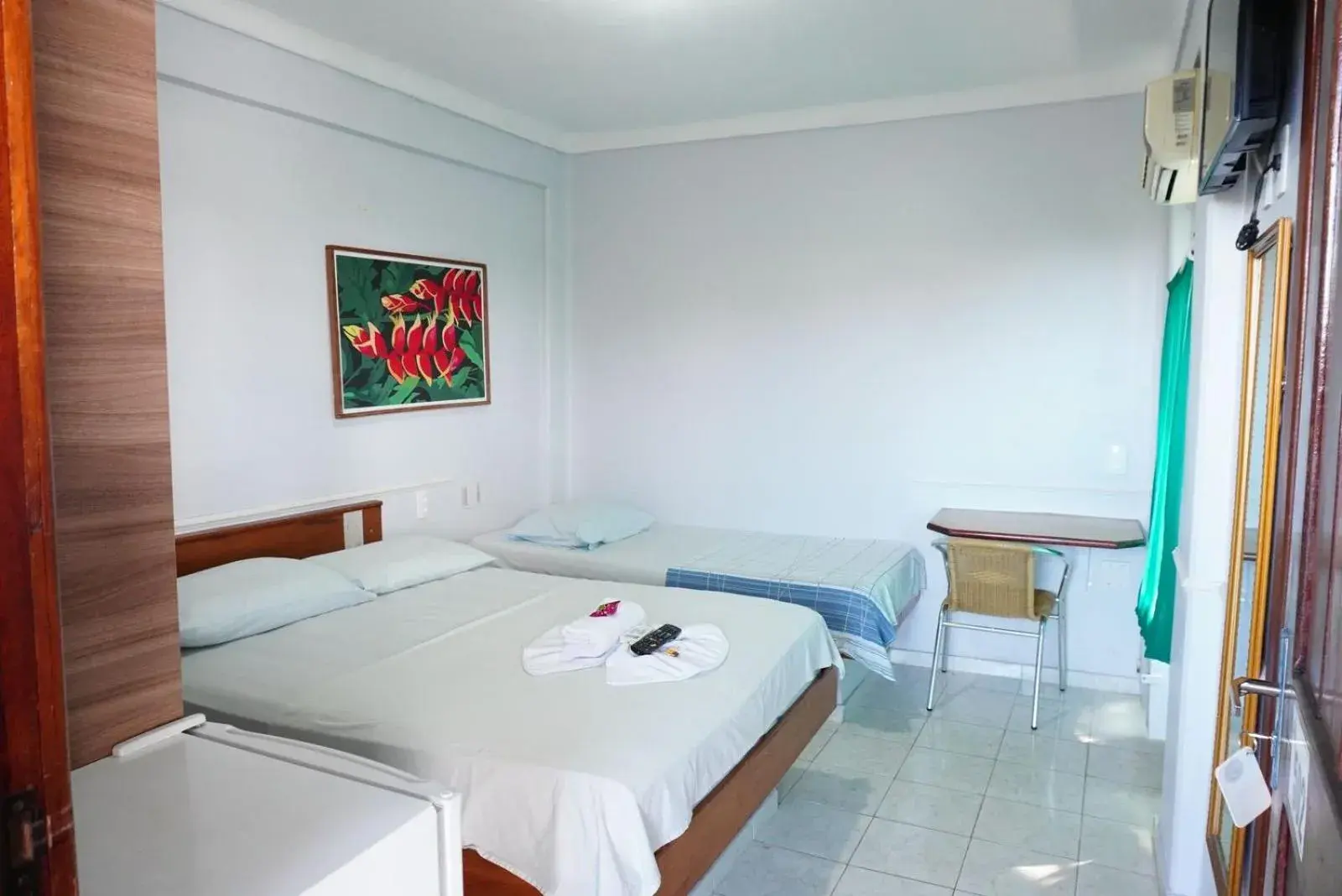 Double Room in Hotel Dez De Julho Double Room in Hotel Dez De Julho