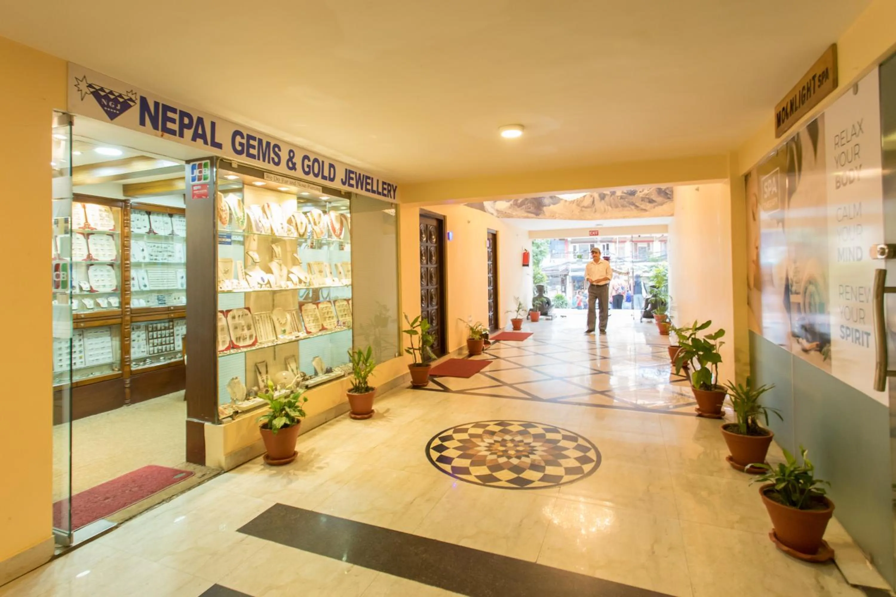 On-site shops in Hotel Moonlight