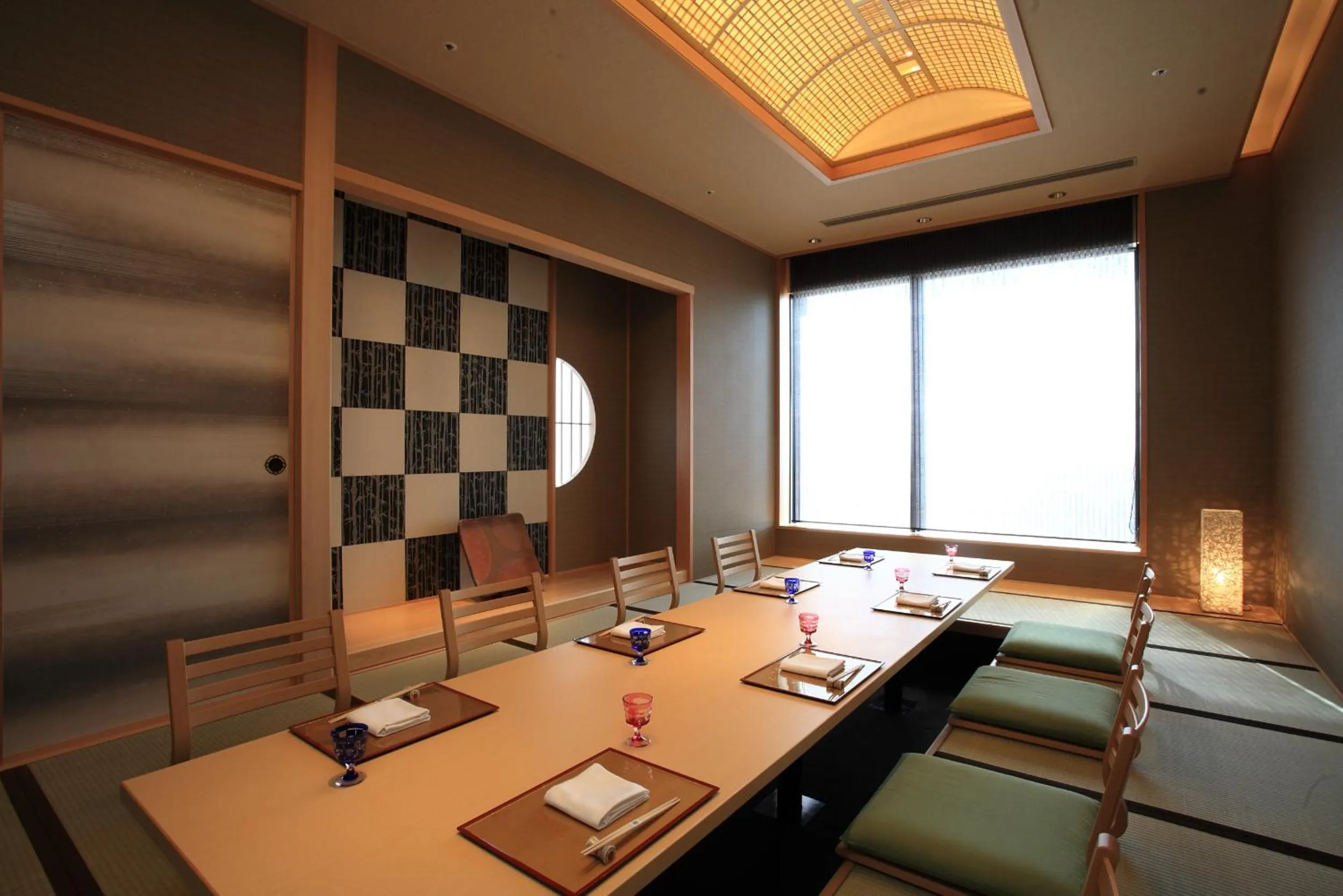 Restaurant/places to eat in Hotel Monterey Grasmere Osaka