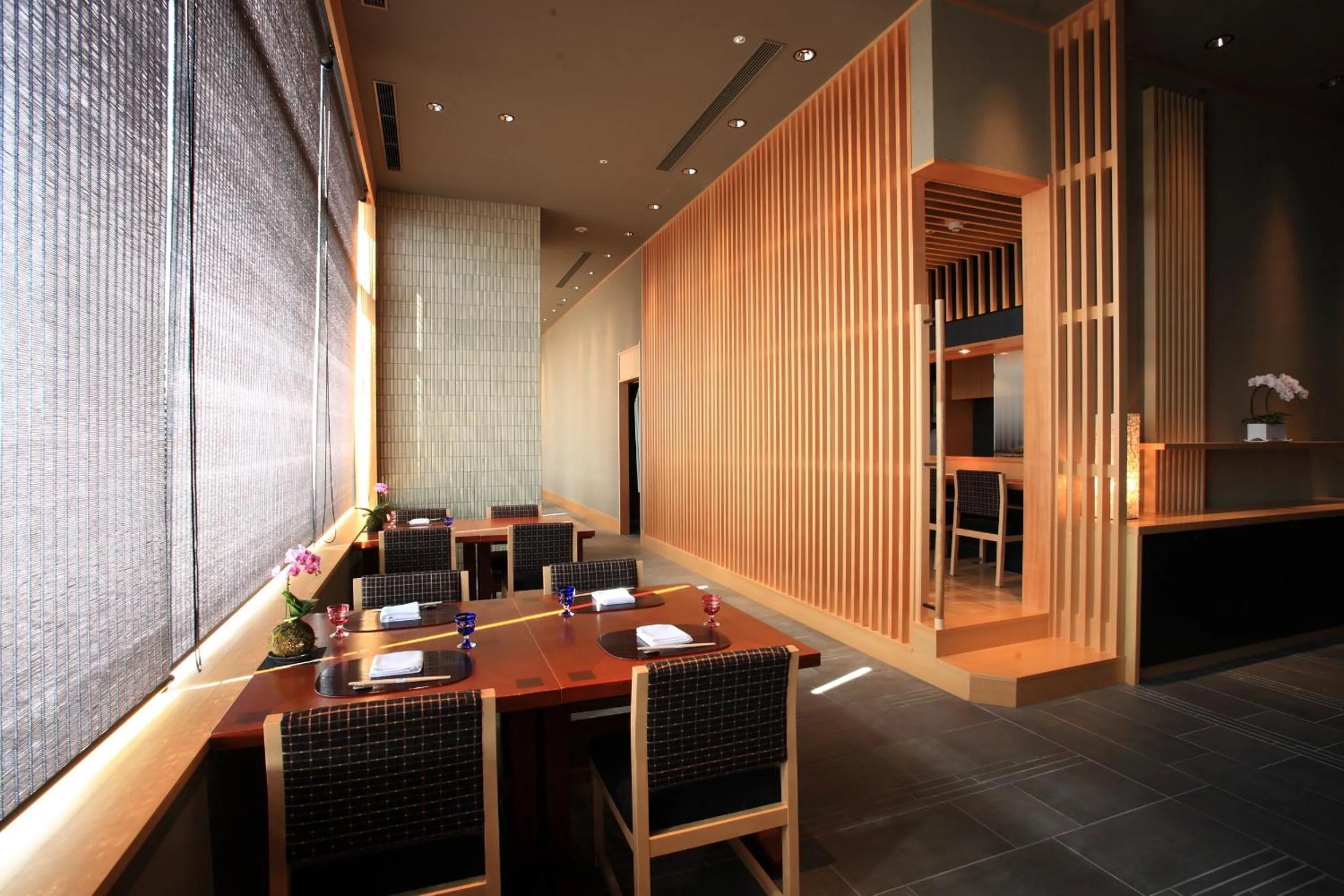 Restaurant/places to eat in Hotel Monterey Grasmere Osaka