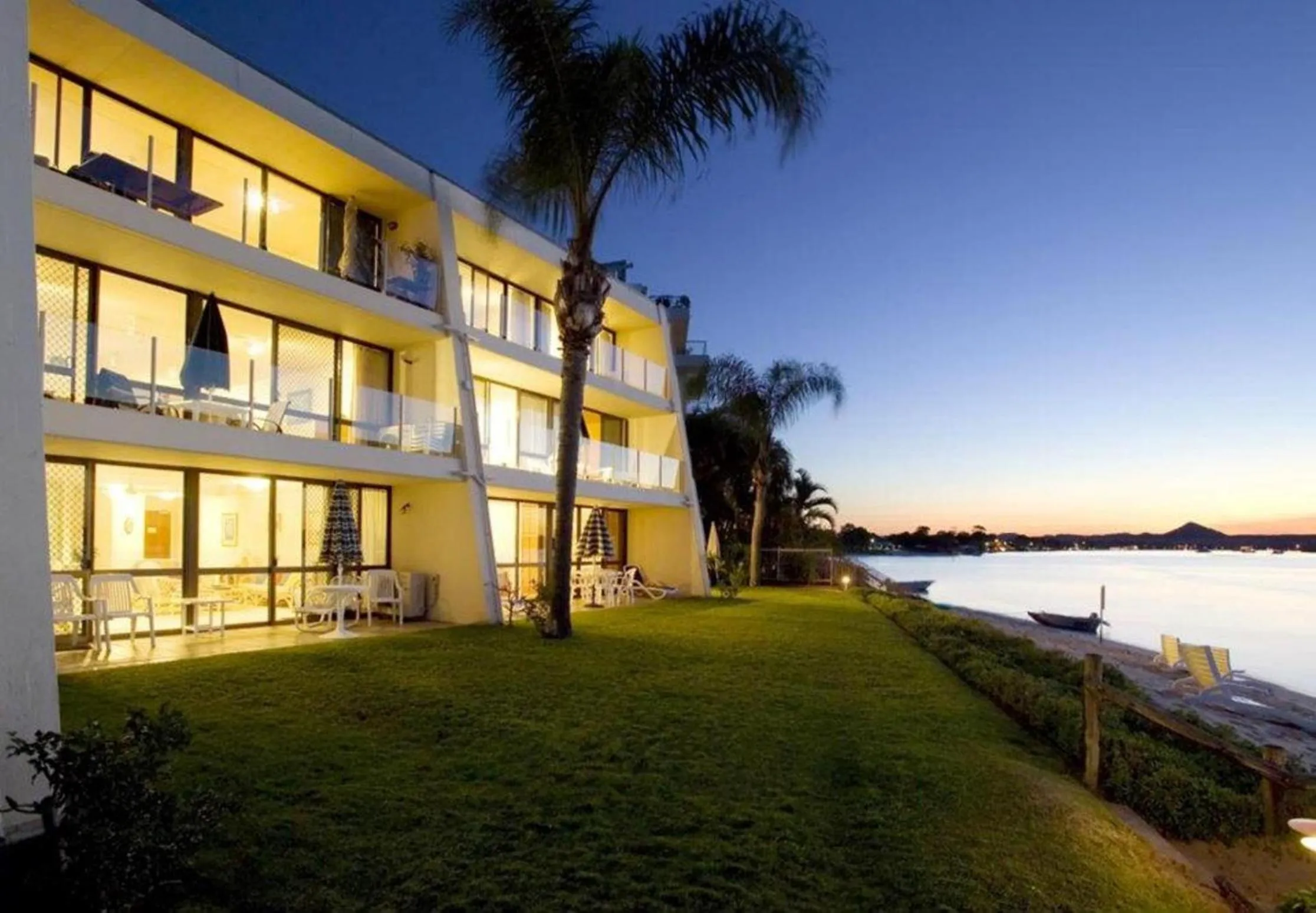 Property building in Noosa Harbour Resort