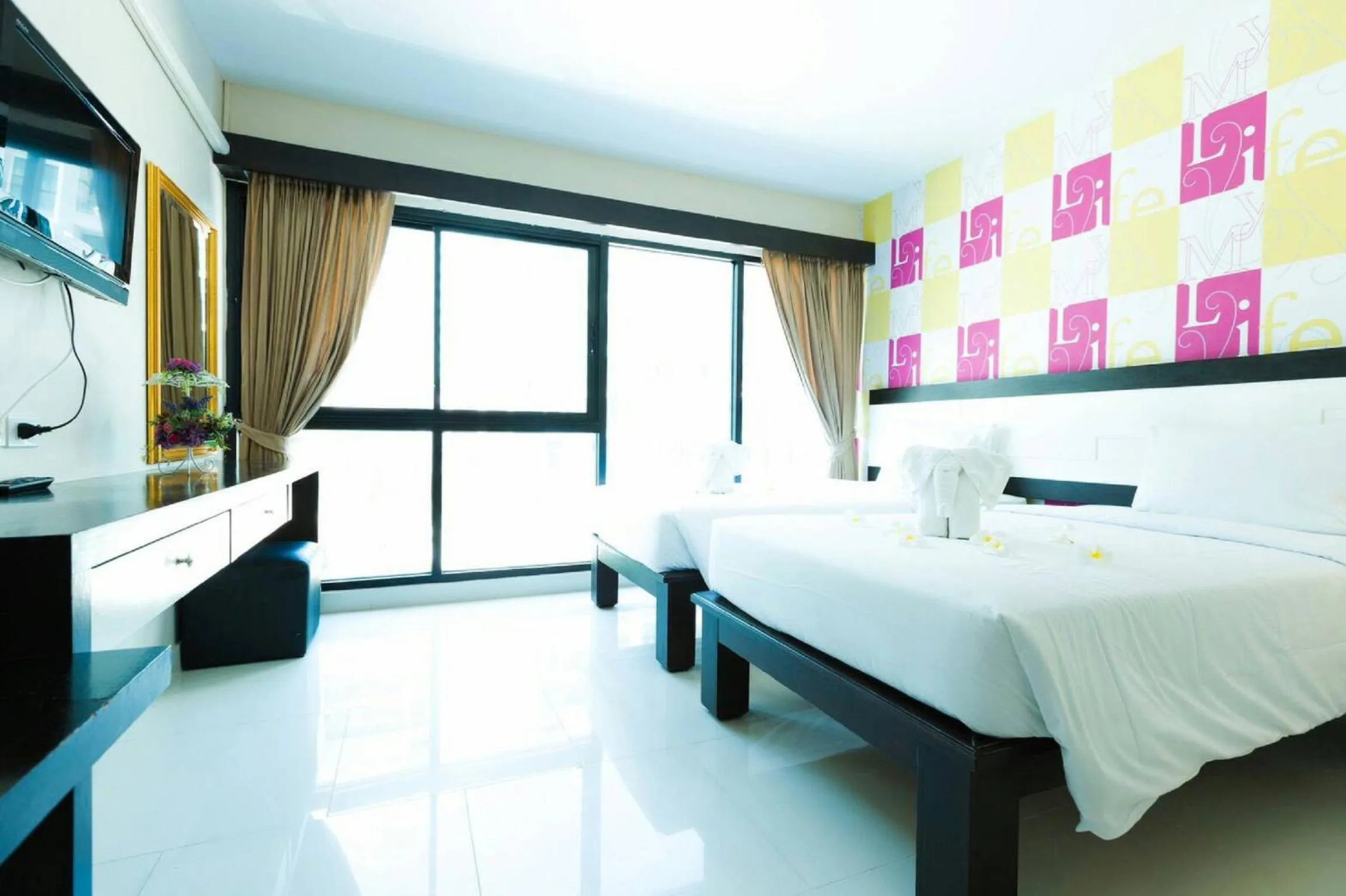 Guests, Bed in Neo Hotel