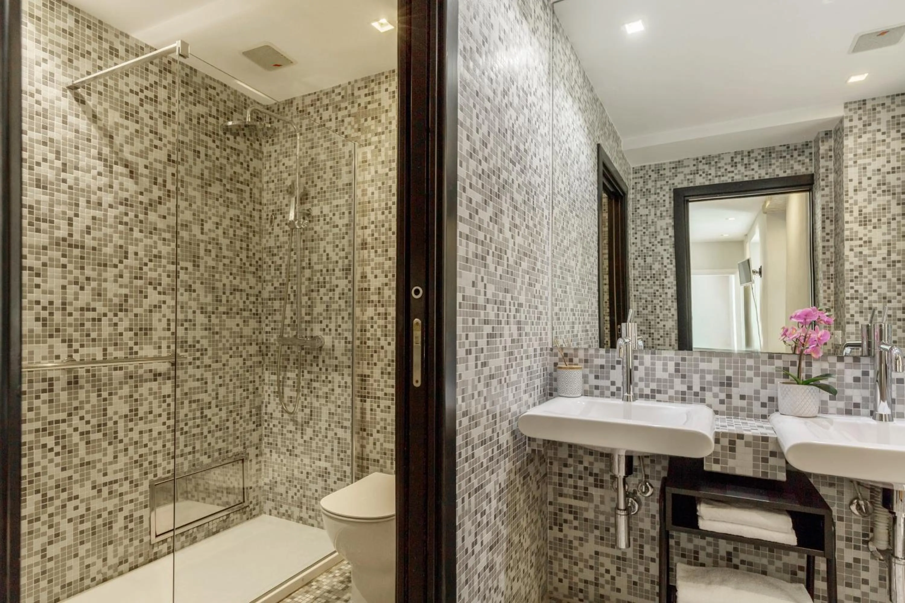 Toilet in Martini Rooms Castello