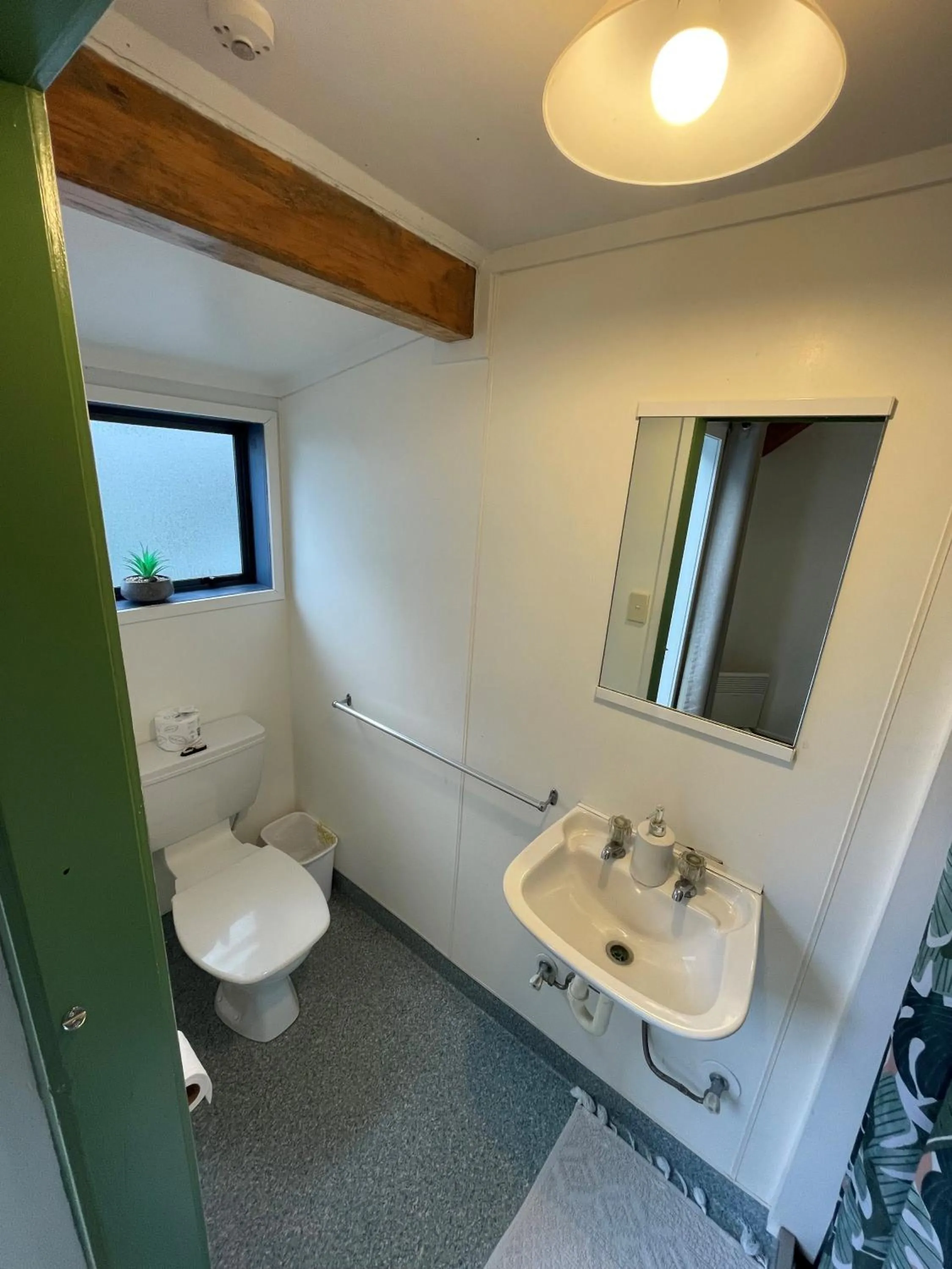 Toilet in Peppertree Lodge