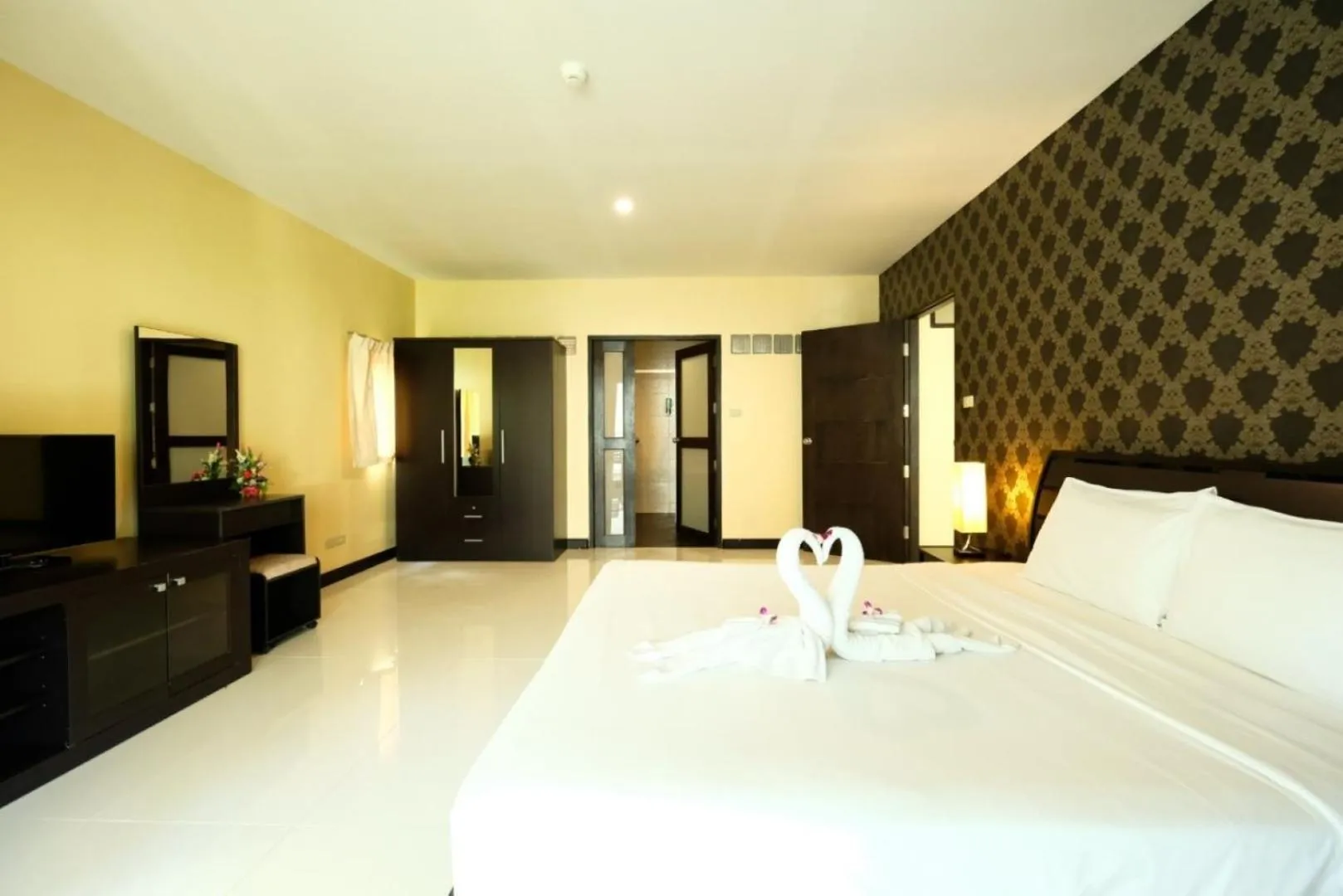 Photo of the whole room, Bed in Jomtien Plaza Residence