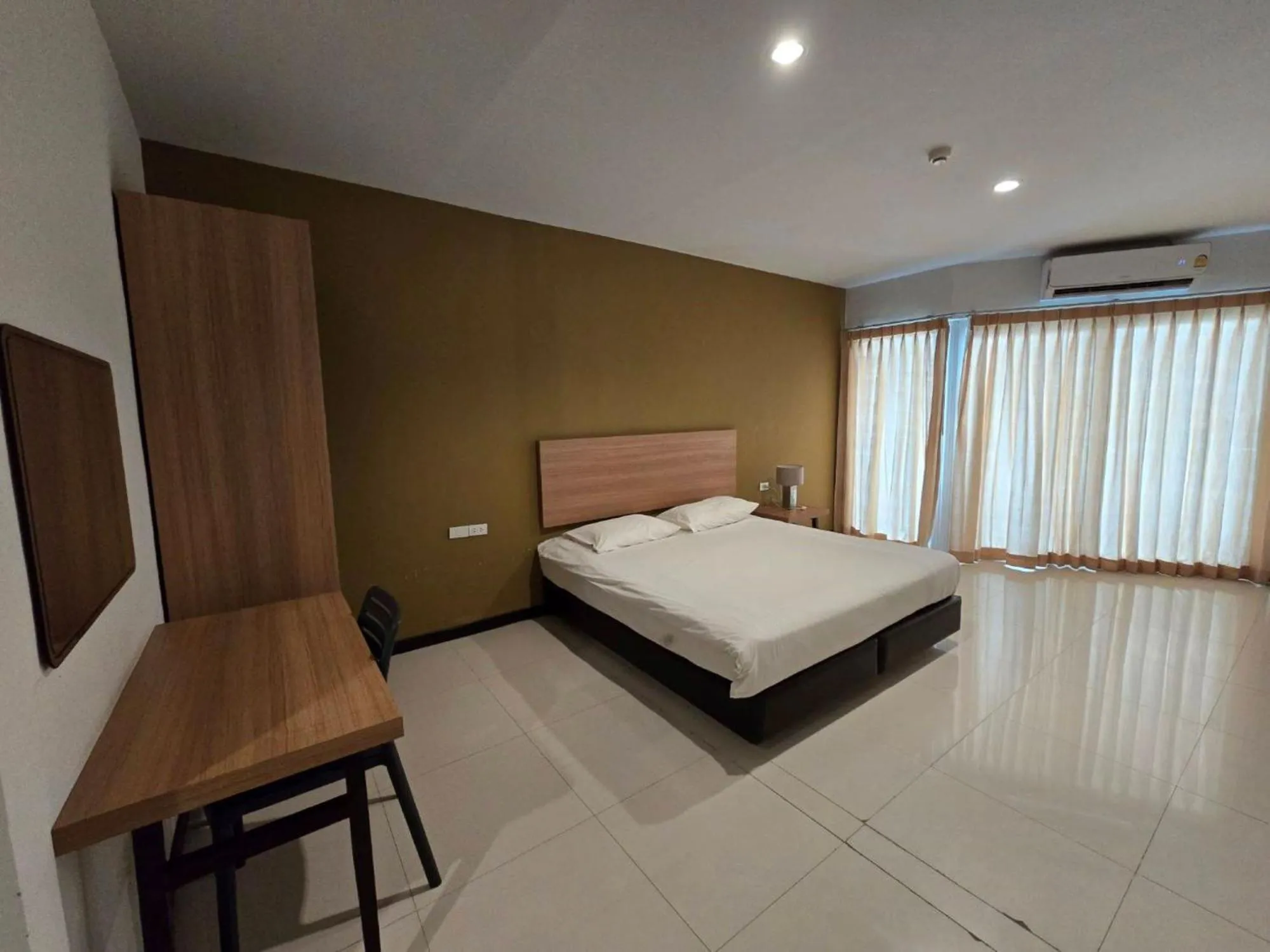 Photo of the whole room, Bed in Jomtien Plaza Residence