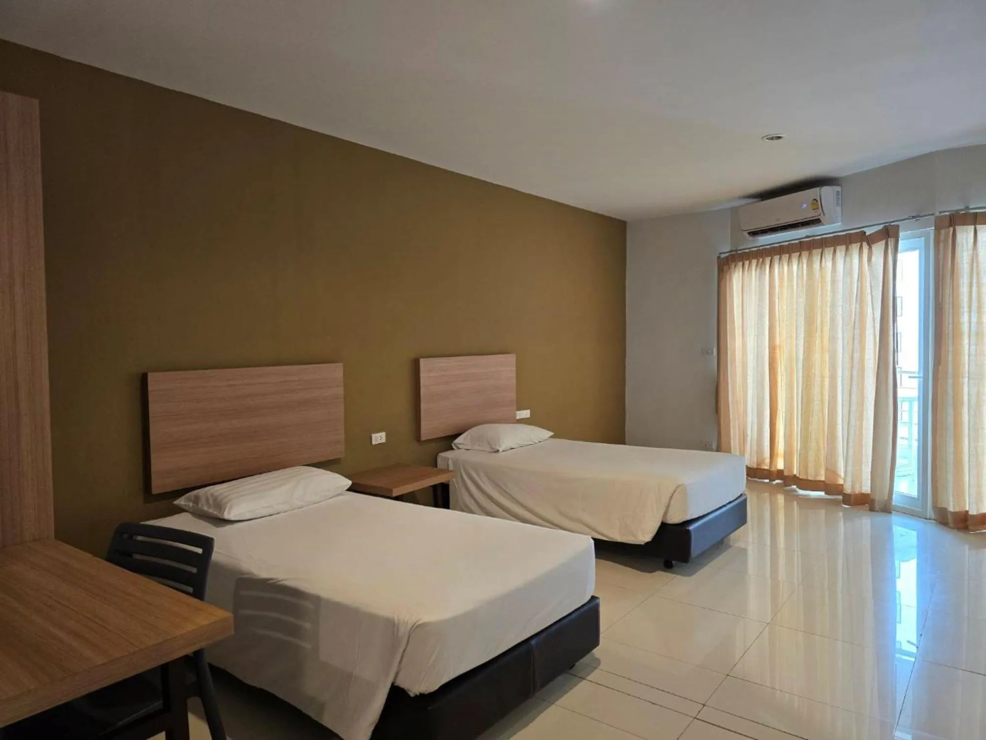 Bedroom, Bed in Jomtien Plaza Residence
