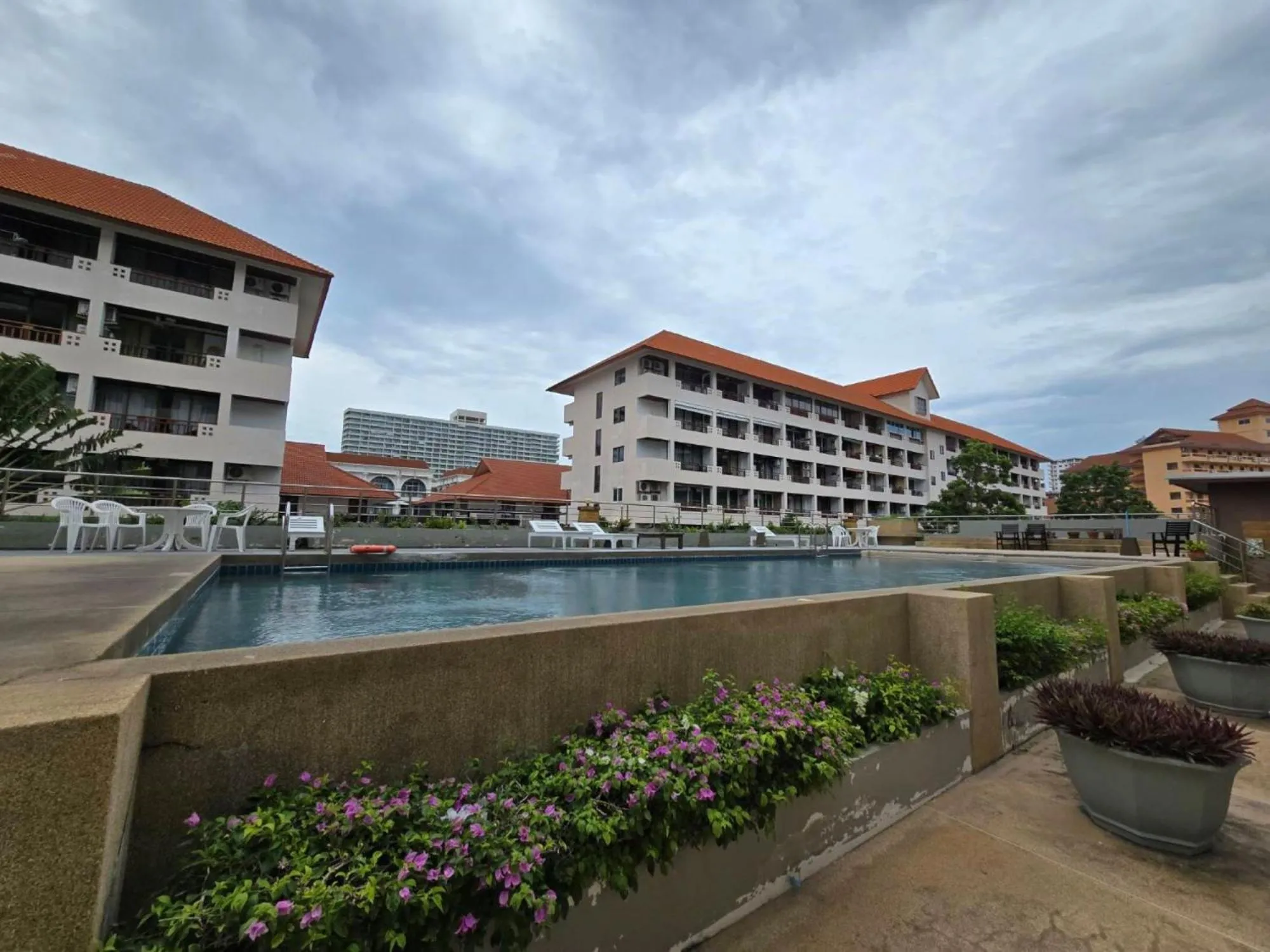 Swimming pool in Jomtien Plaza Residence