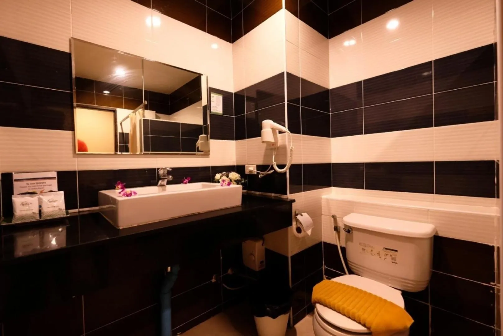 Bathroom, Bed in Jomtien Plaza Residence
