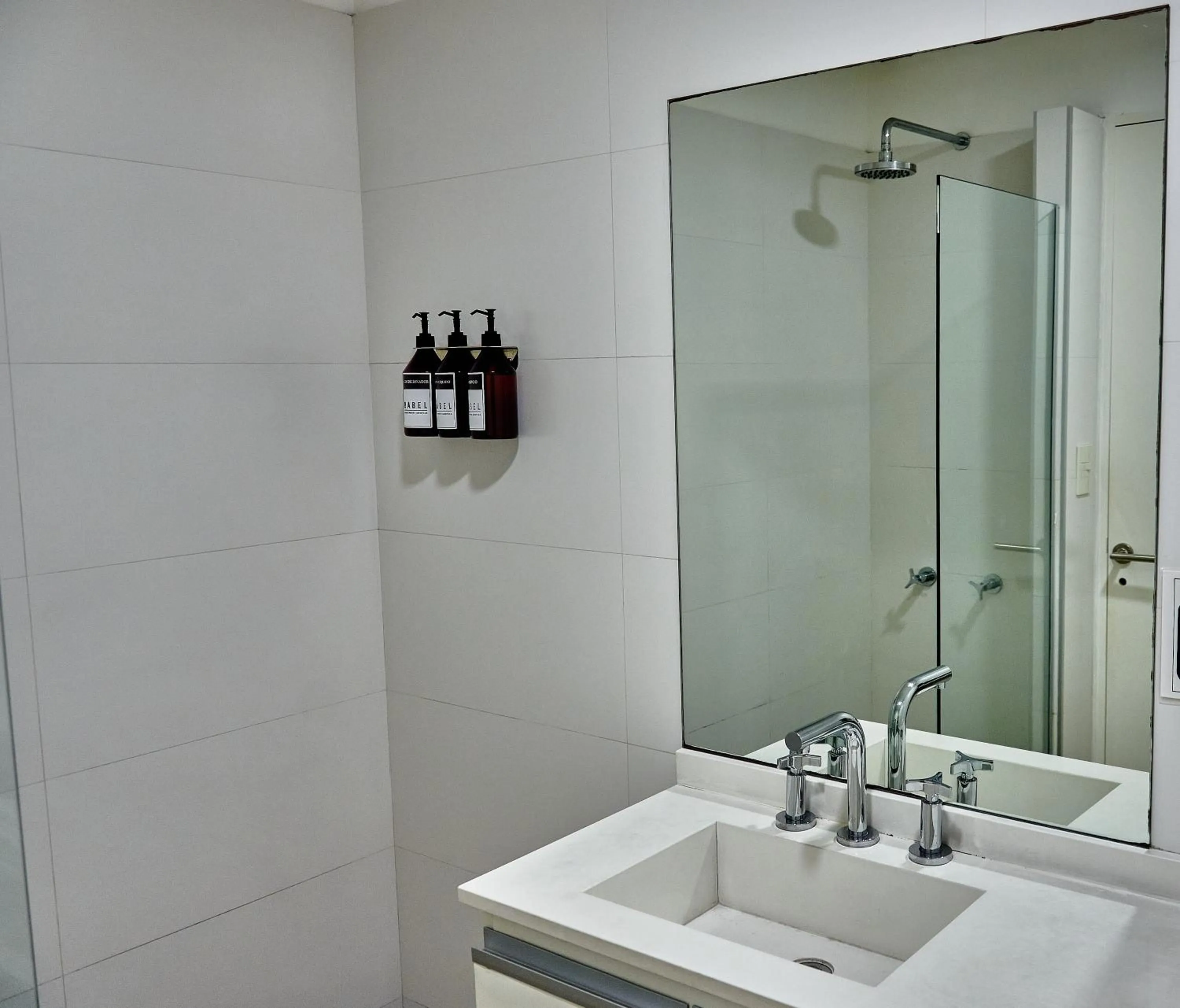 Shower in Babel Alto