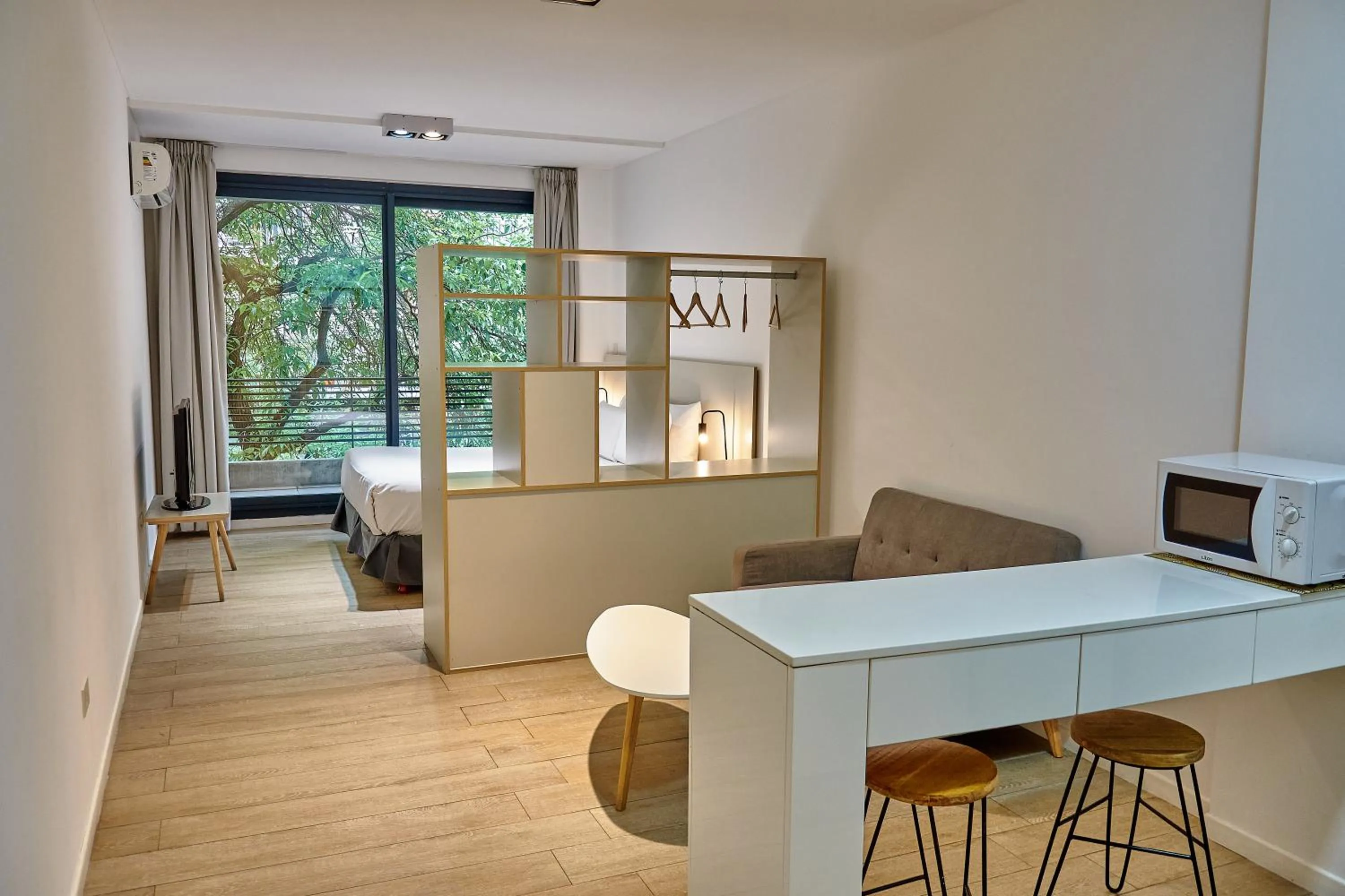 Seating area in Babel Alto