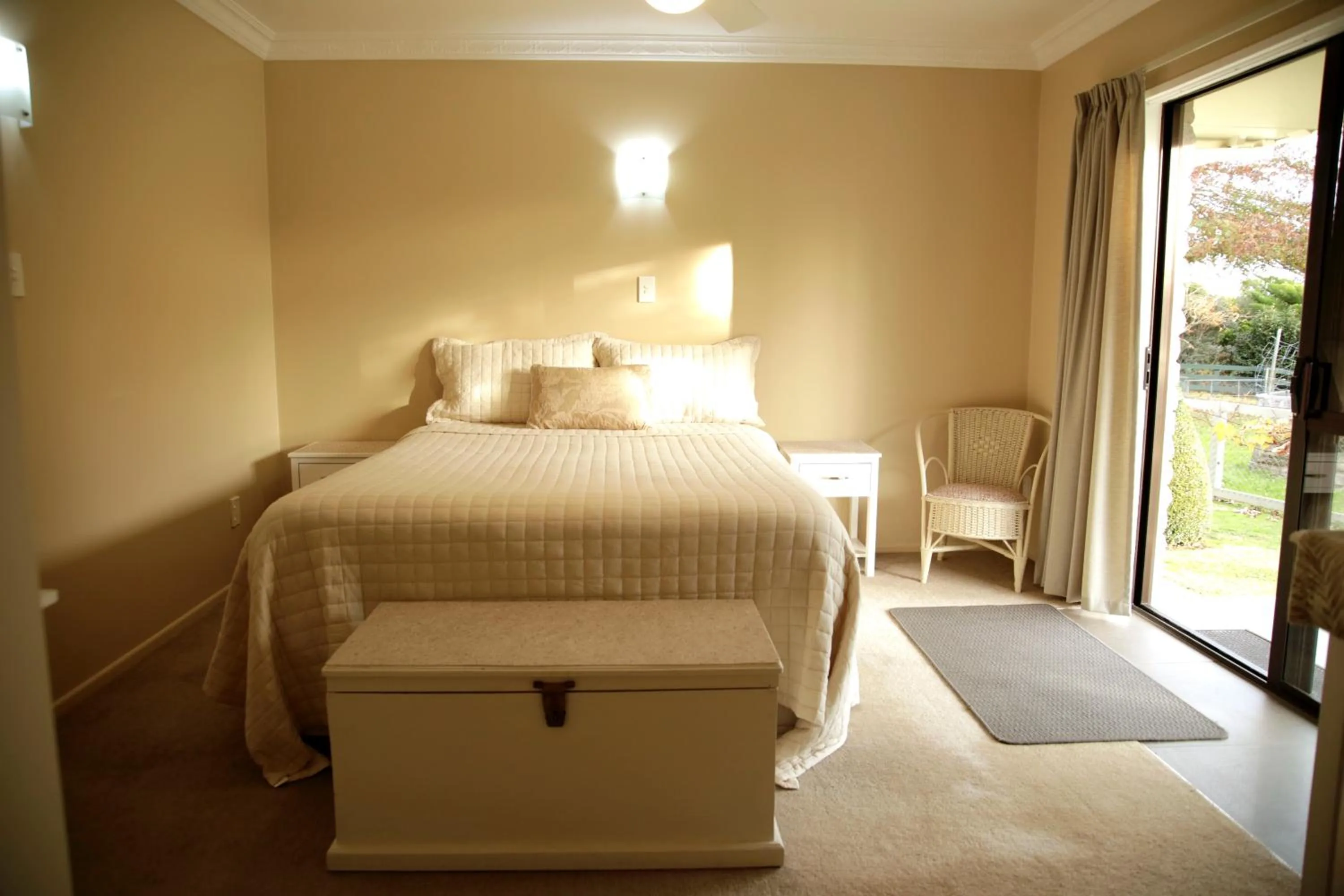 Photo of the whole room, Bed in Somersal Bed & Breakfast