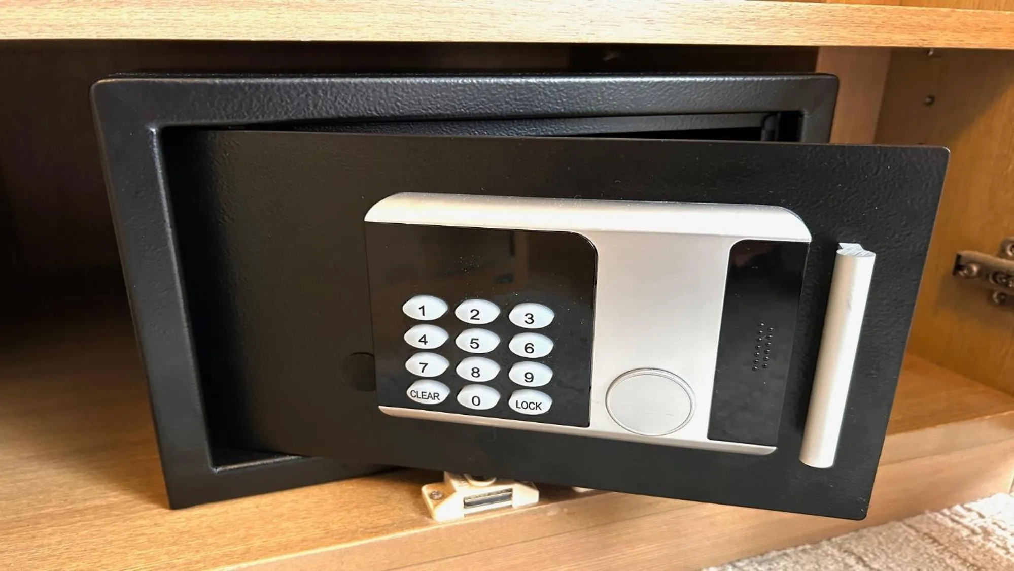 safe in Hotel Monterey Ginza