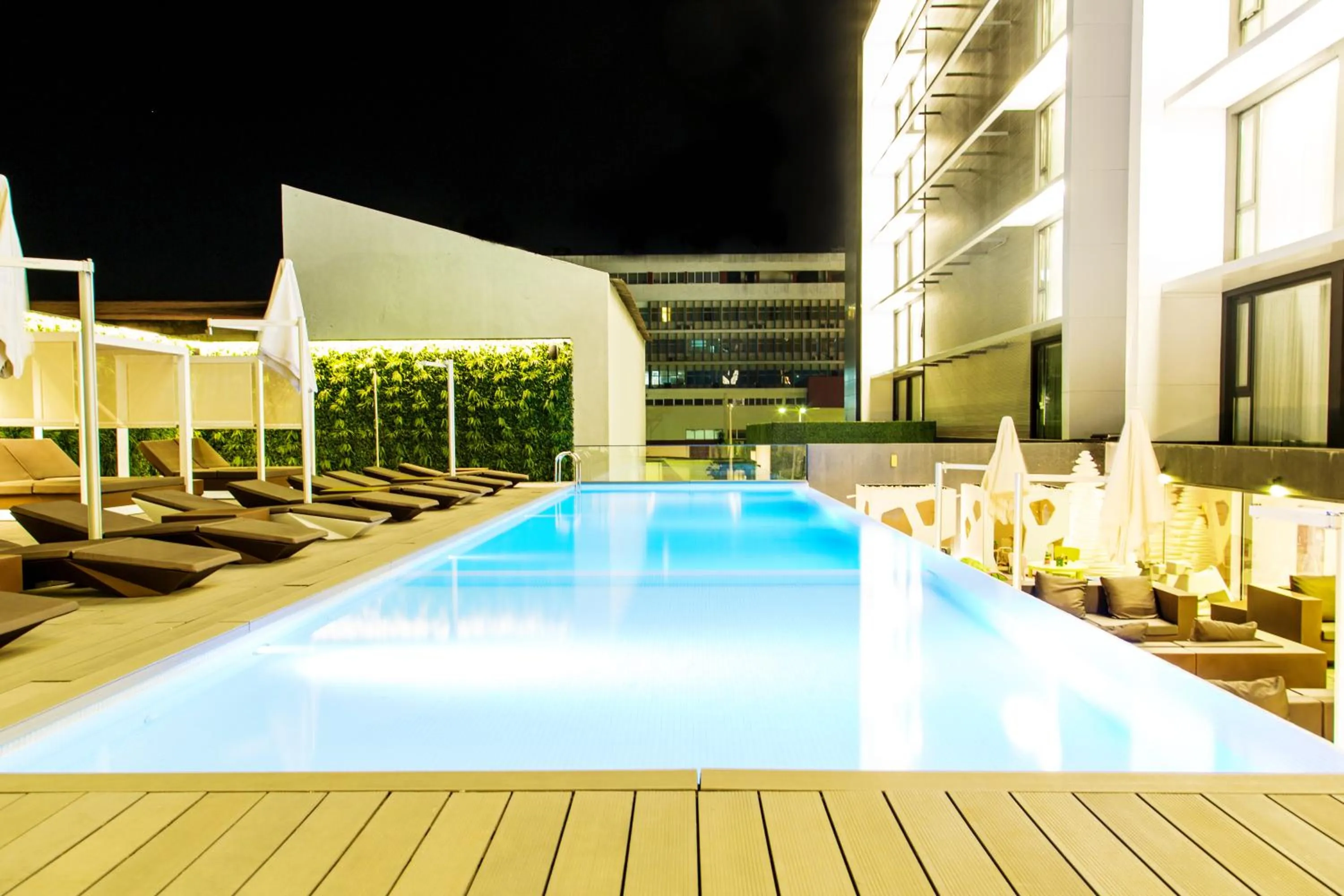 Swimming pool in Grand Plaza Hotel Nampula