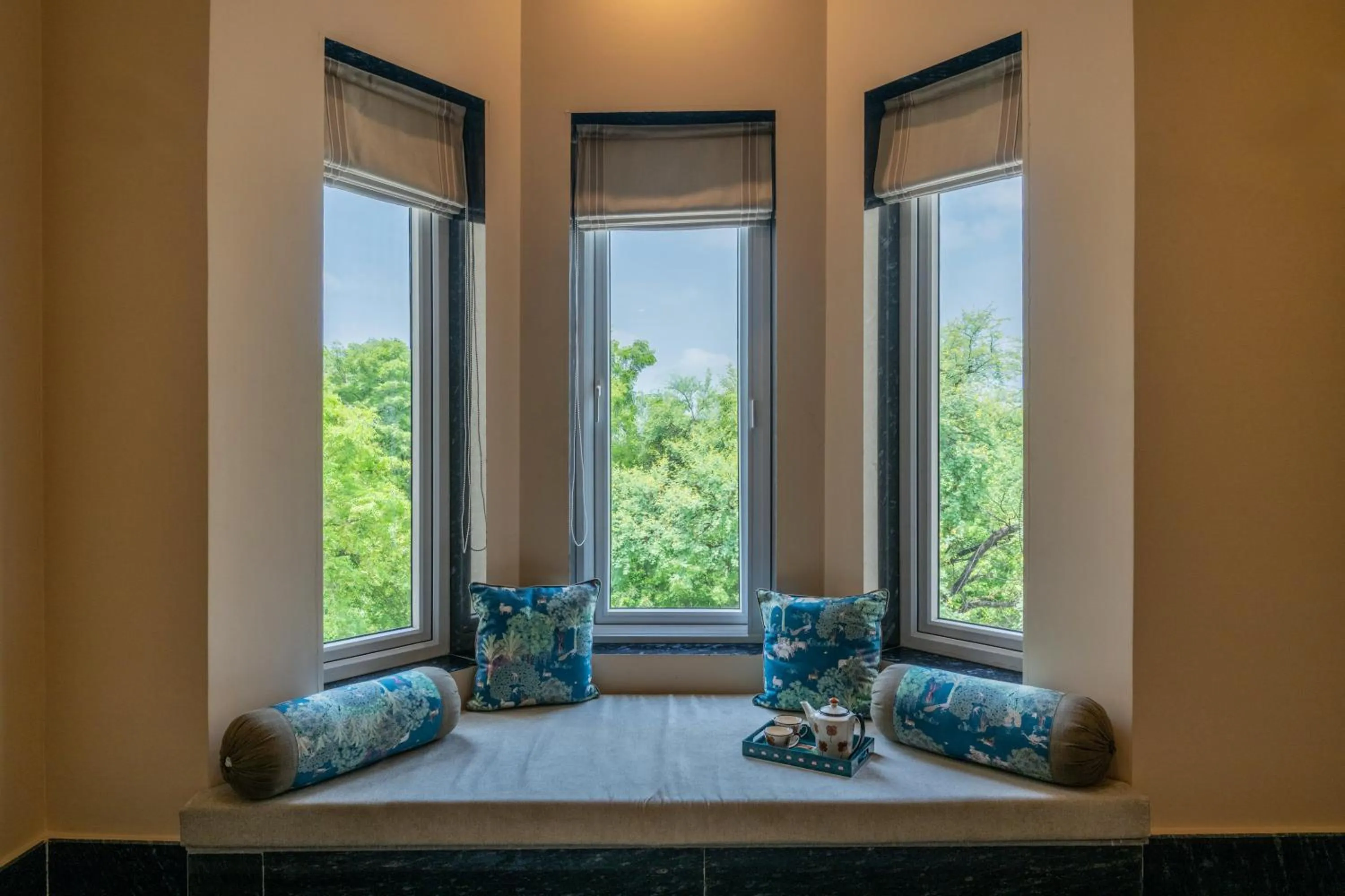 Umaid Palace - A Lakeside Resort - 25 minutes from Mehandipur Balaji - 20 minutes from Chand Baori Stepwell Abhaneri & 40 minutes from Bhangarh Fort