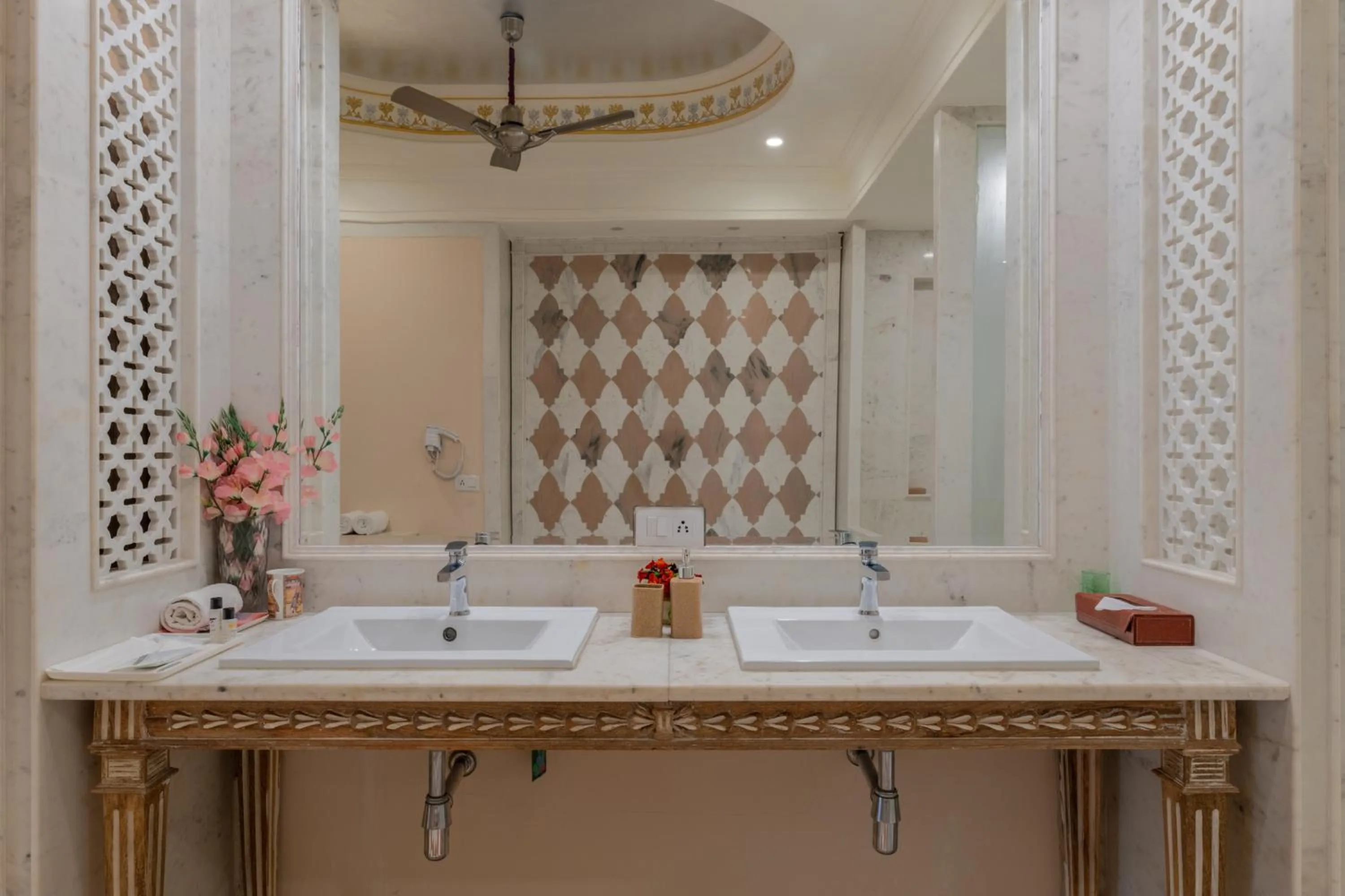 Umaid Palace - A Lakeside Resort - 25 minutes from Mehandipur Balaji - 20 minutes from Chand Baori Stepwell Abhaneri & 40 minutes from Bhangarh Fort