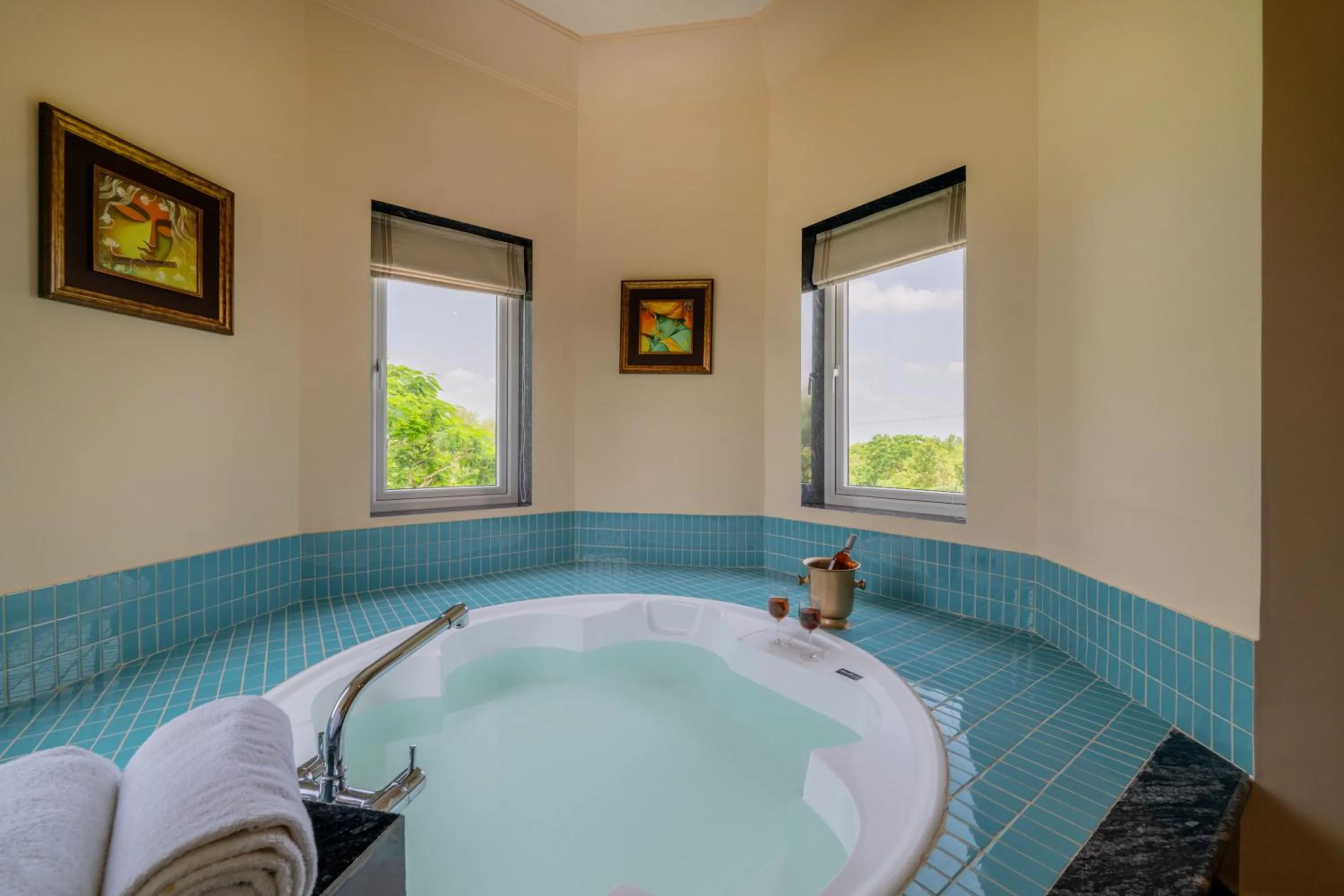 Umaid Palace - A Lakeside Resort - 25 minutes from Mehandipur Balaji - 20 minutes from Chand Baori Stepwell Abhaneri & 40 minutes from Bhangarh Fort