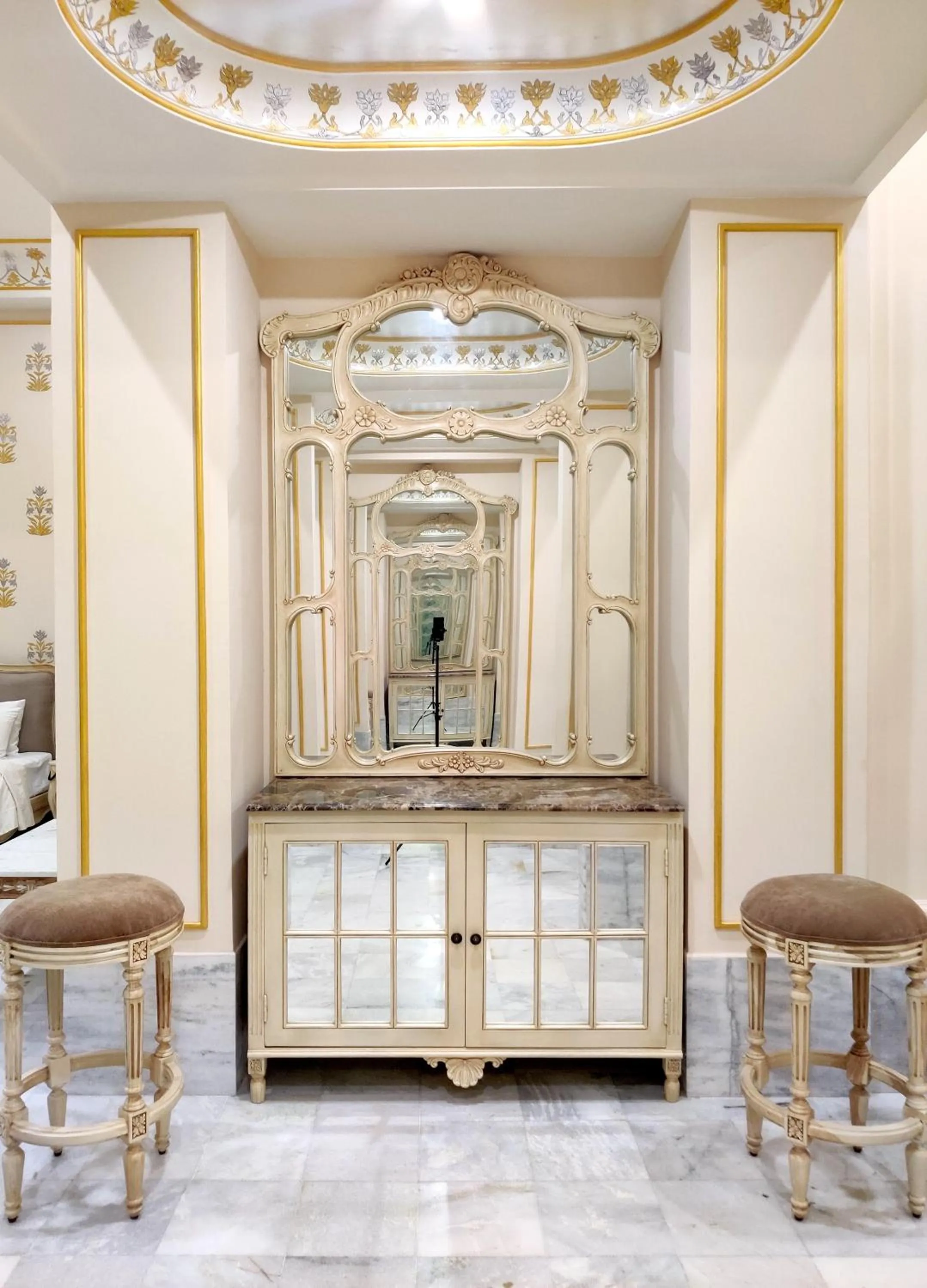 Umaid Palace - A Lakeside Resort - 25 minutes from Mehandipur Balaji - 20 minutes from Chand Baori Stepwell Abhaneri & 40 minutes from Bhangarh Fort