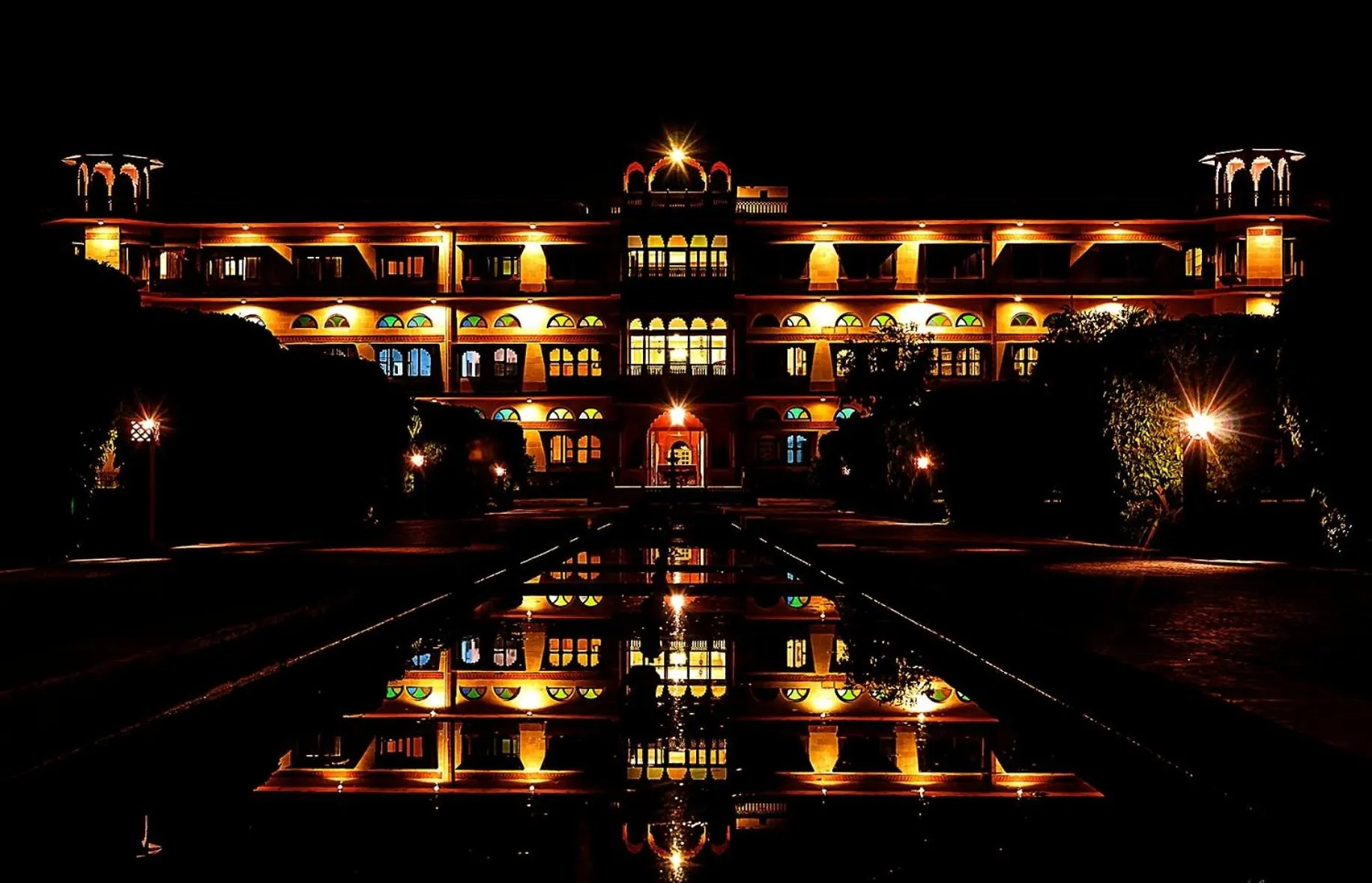 Umaid Palace - A Lakeside Resort - 25 minutes from Mehandipur Balaji - 20 minutes from Chand Baori Stepwell Abhaneri & 40 minutes from Bhangarh Fort