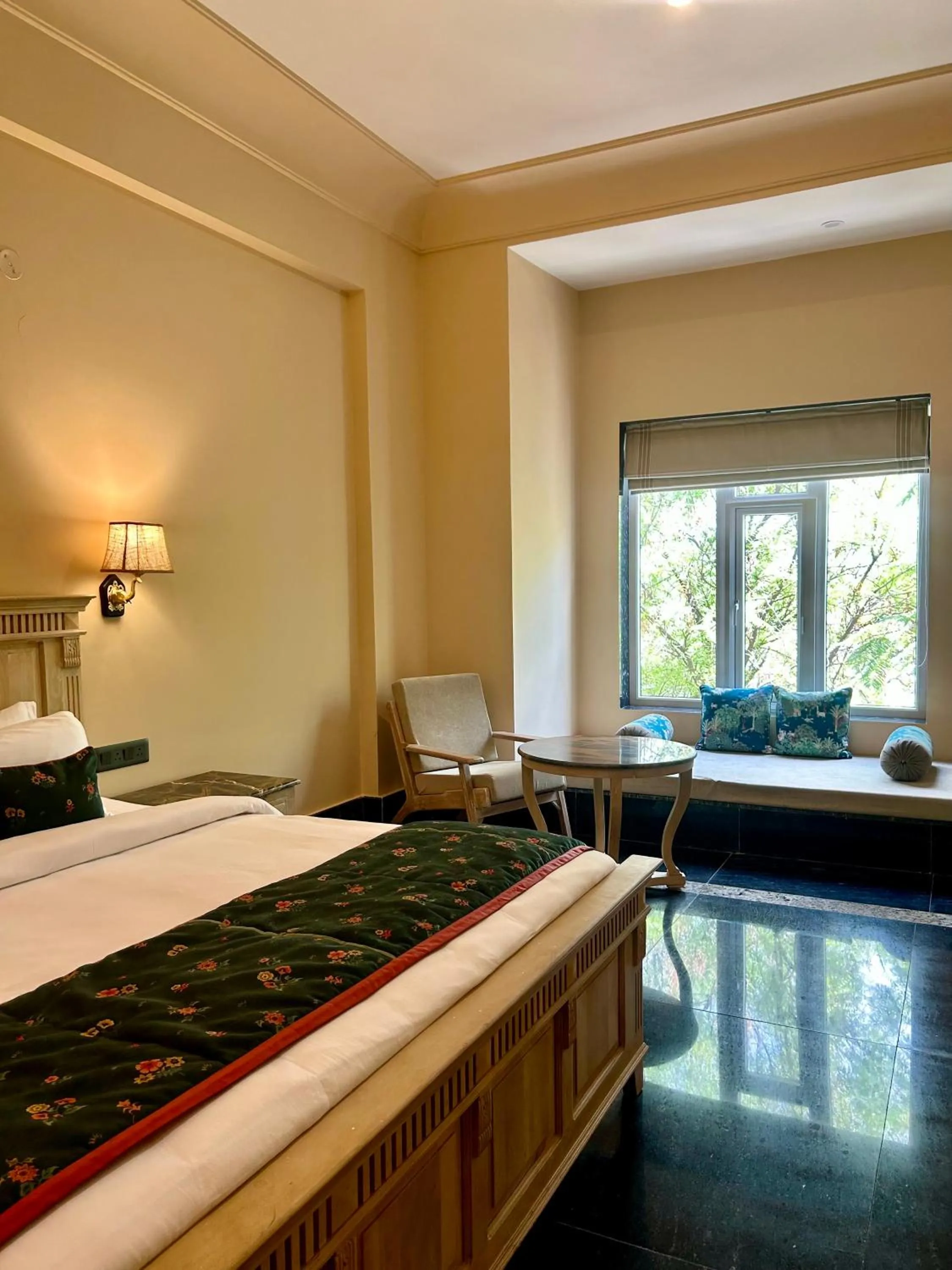 Living room, Bed in Umaid Palace - A Lakeside Resort - 25 minutes from Mehandipur Balaji - 20 minutes from Chand Baori Stepwell Abhaneri & 40 minutes from Bhangarh Fort