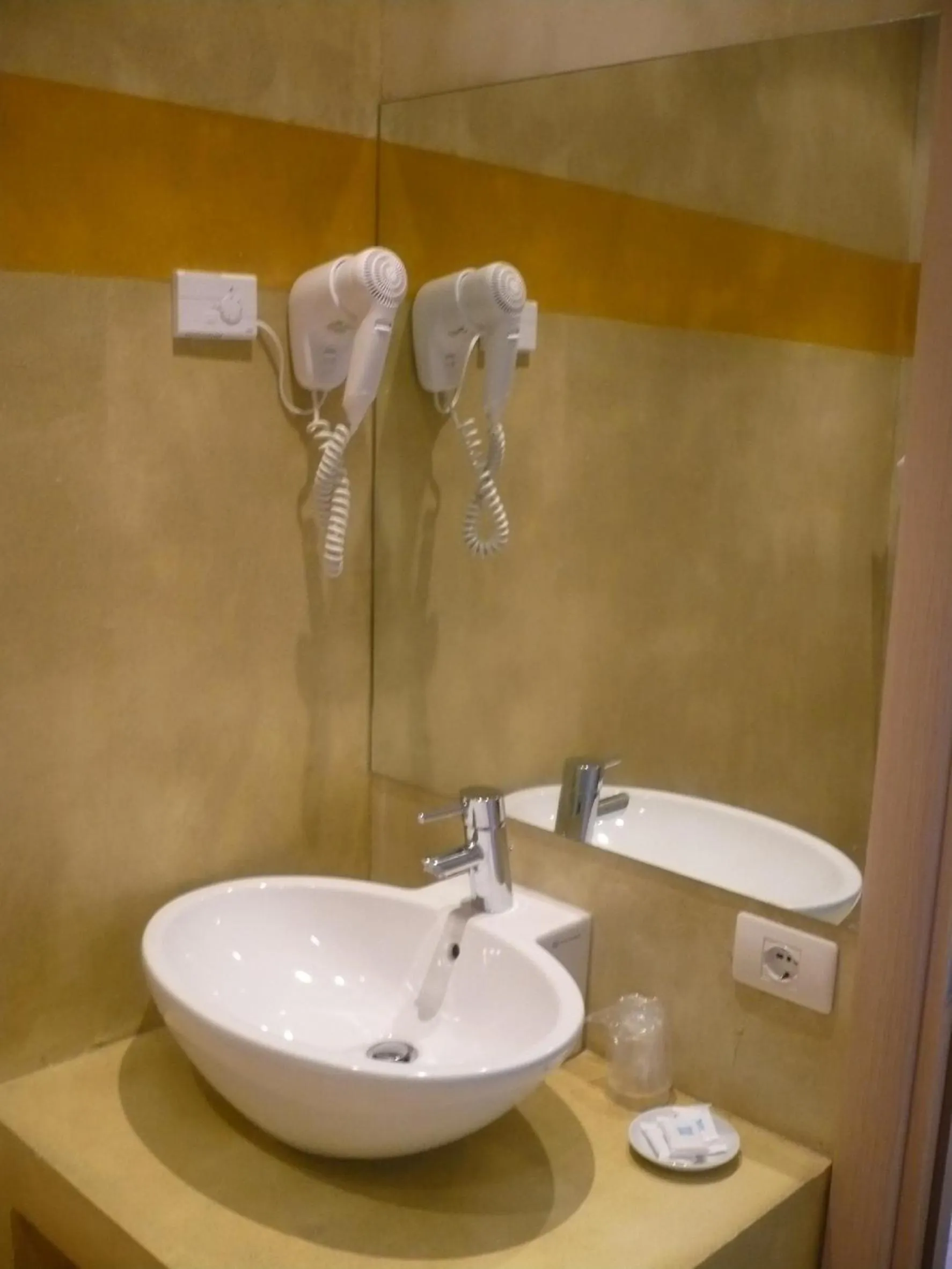 Bathroom in B&B Corte Frisonai