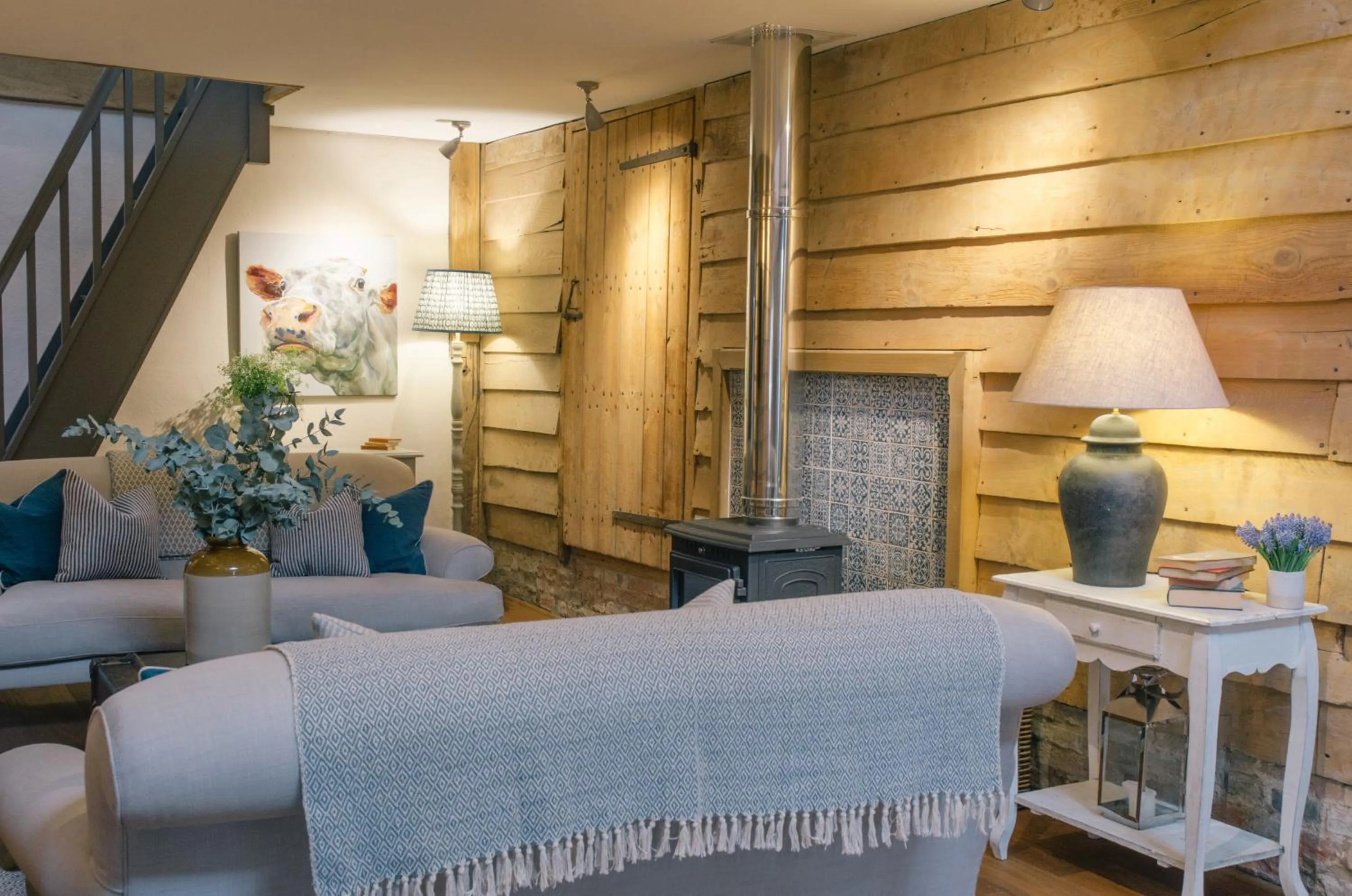 Living room, Bed in Retreat East