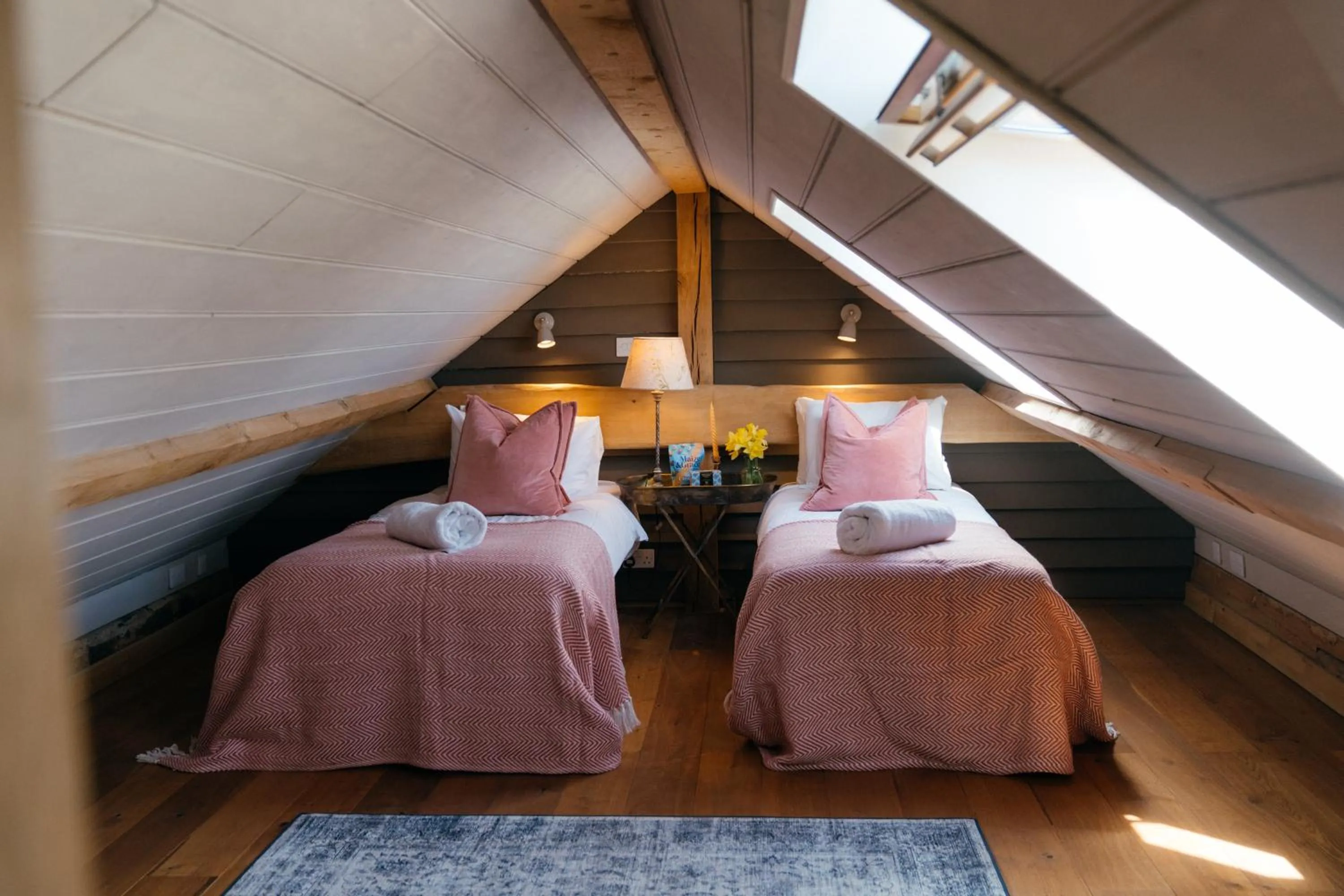 Bedroom, Bed in Retreat East