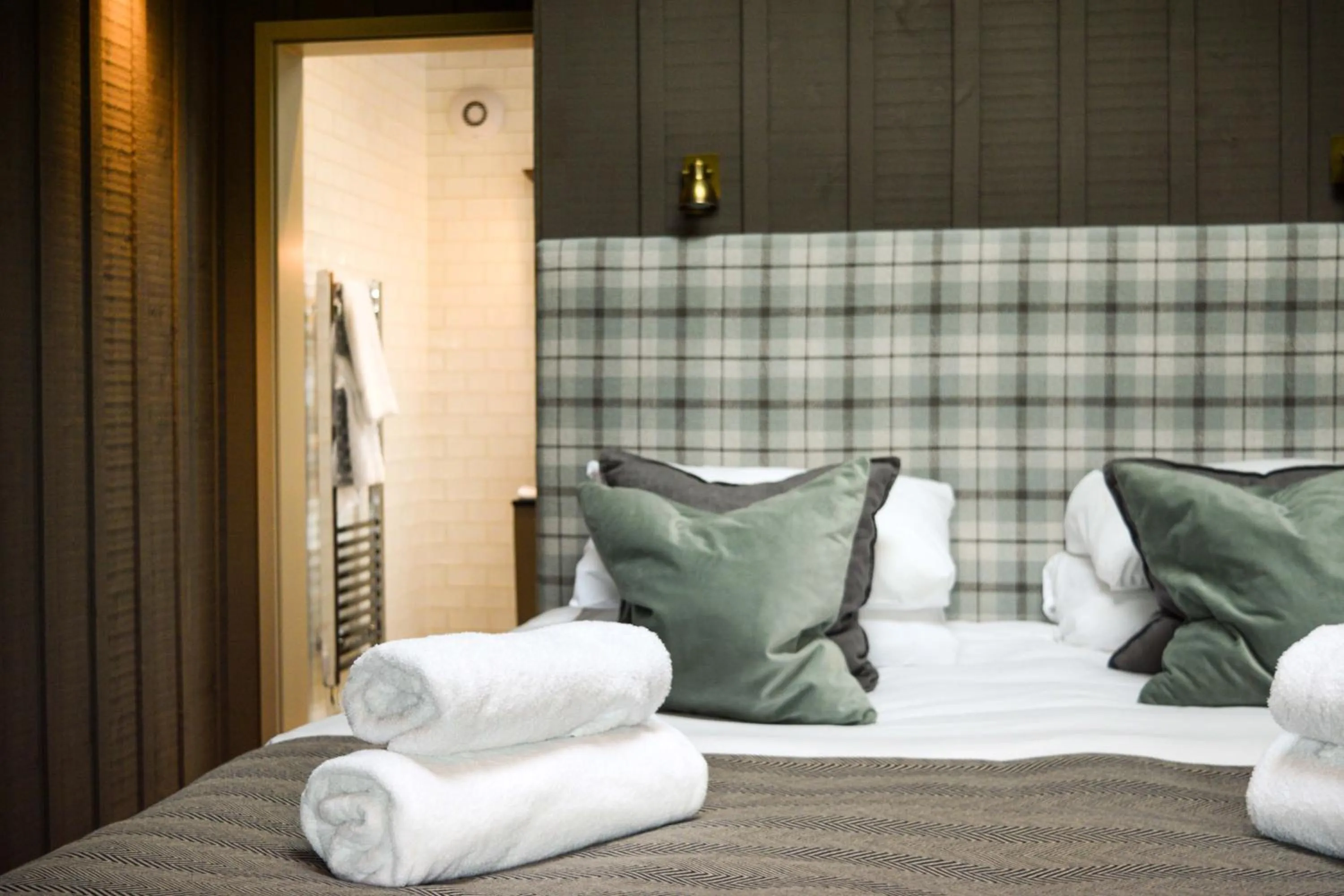 Bedroom, Bed in Retreat East