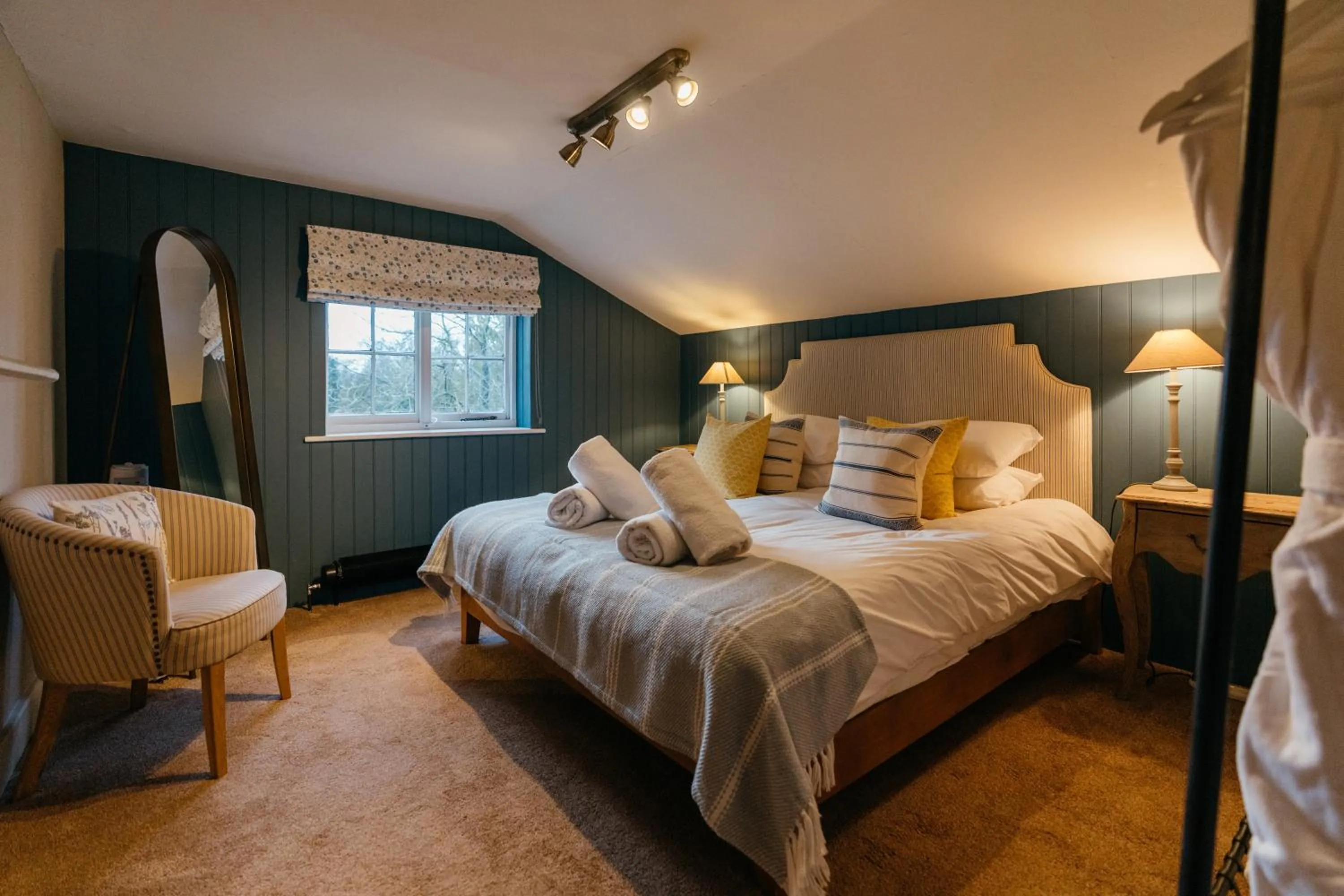 Bedroom, Bed in Retreat East