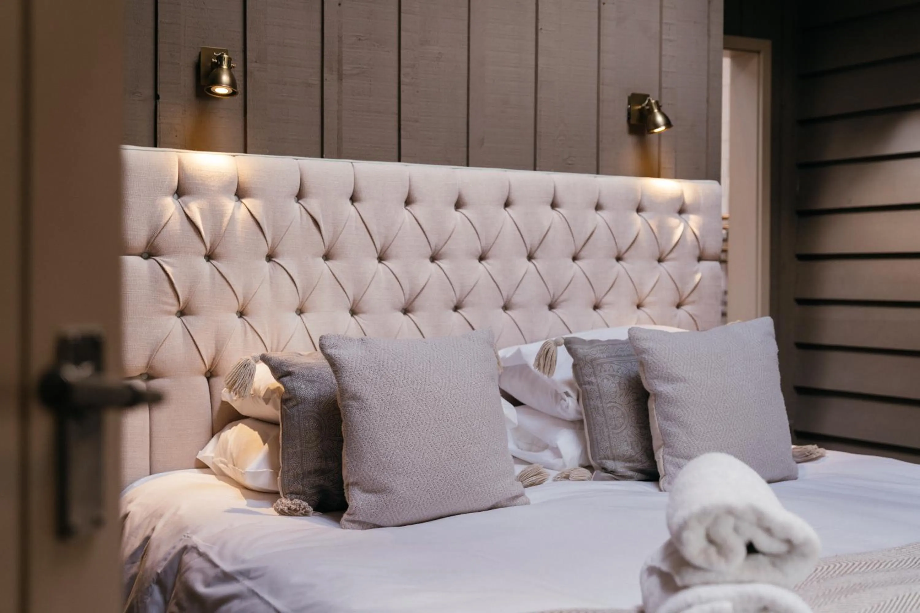 Bedroom, Bed in Retreat East