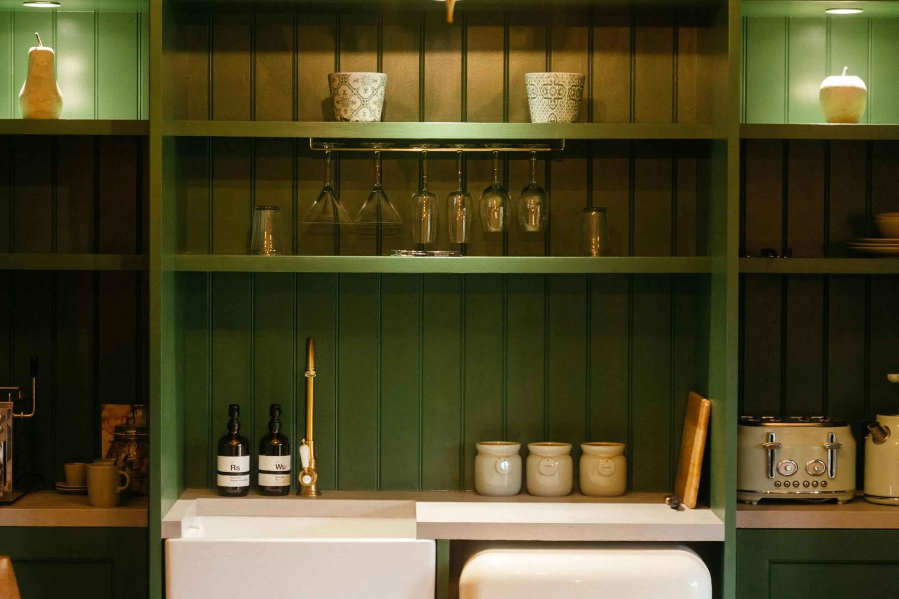 Kitchen or kitchenette in Retreat East