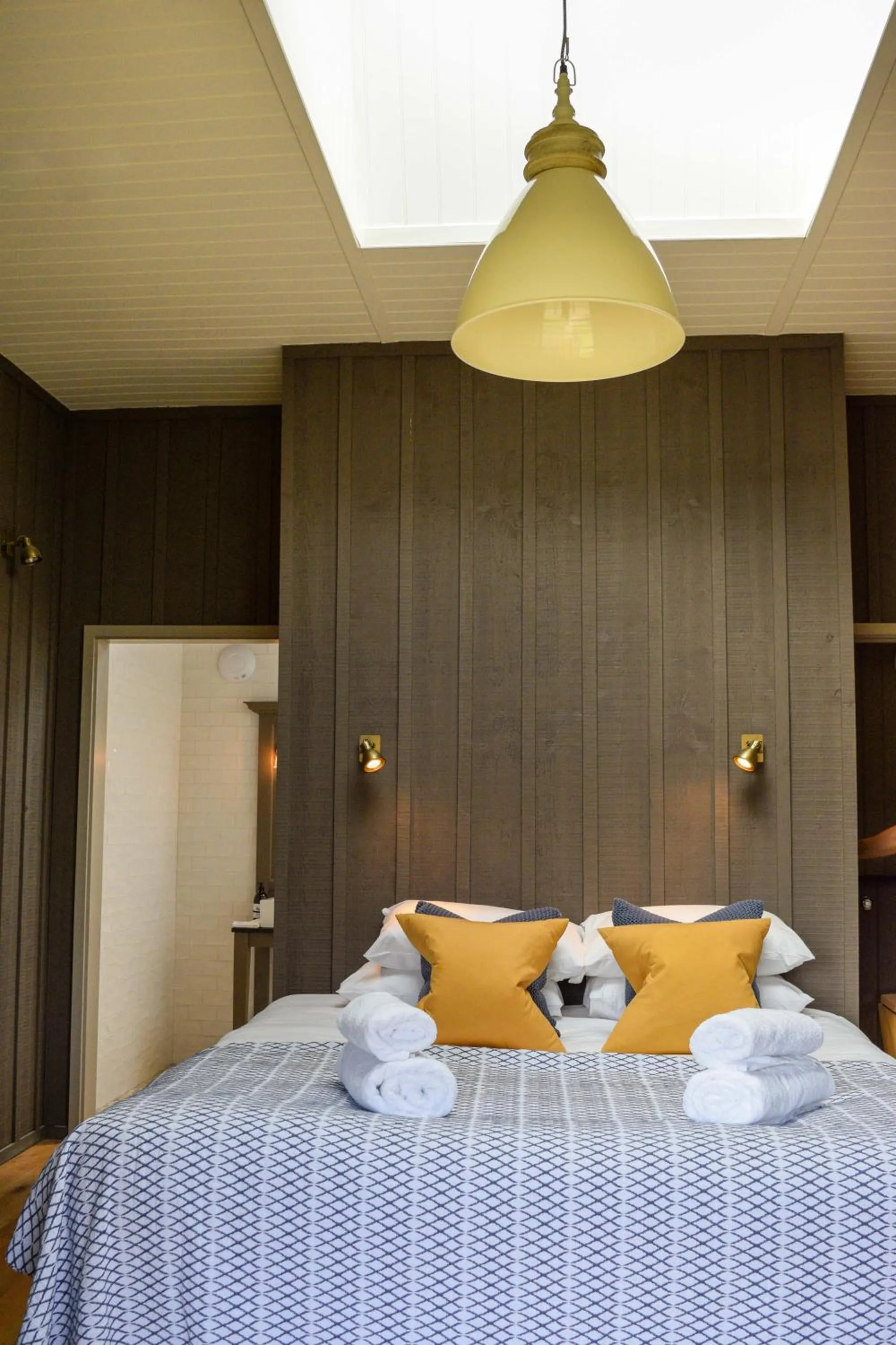 Bedroom, Bed in Retreat East