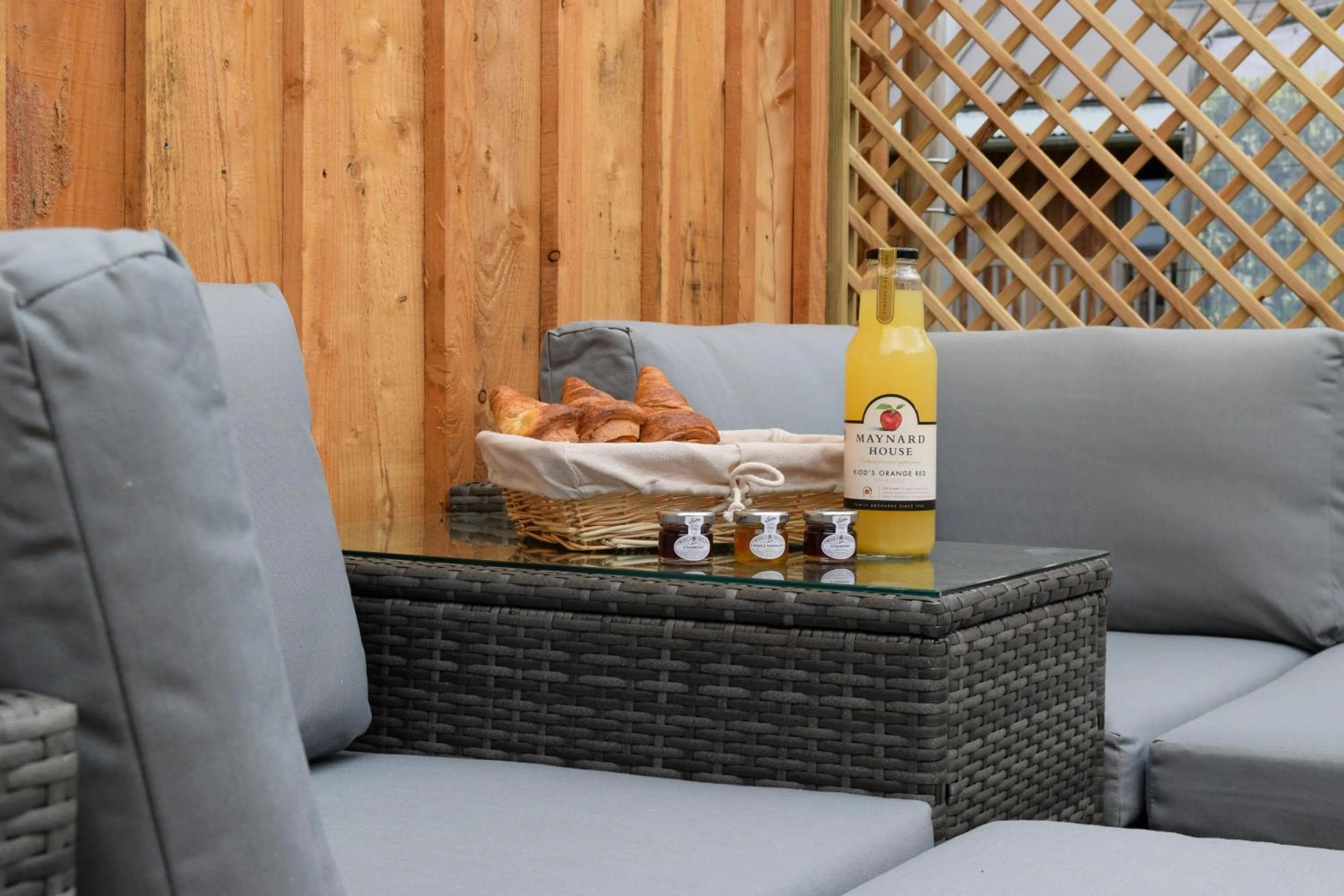 Seating area in Retreat East