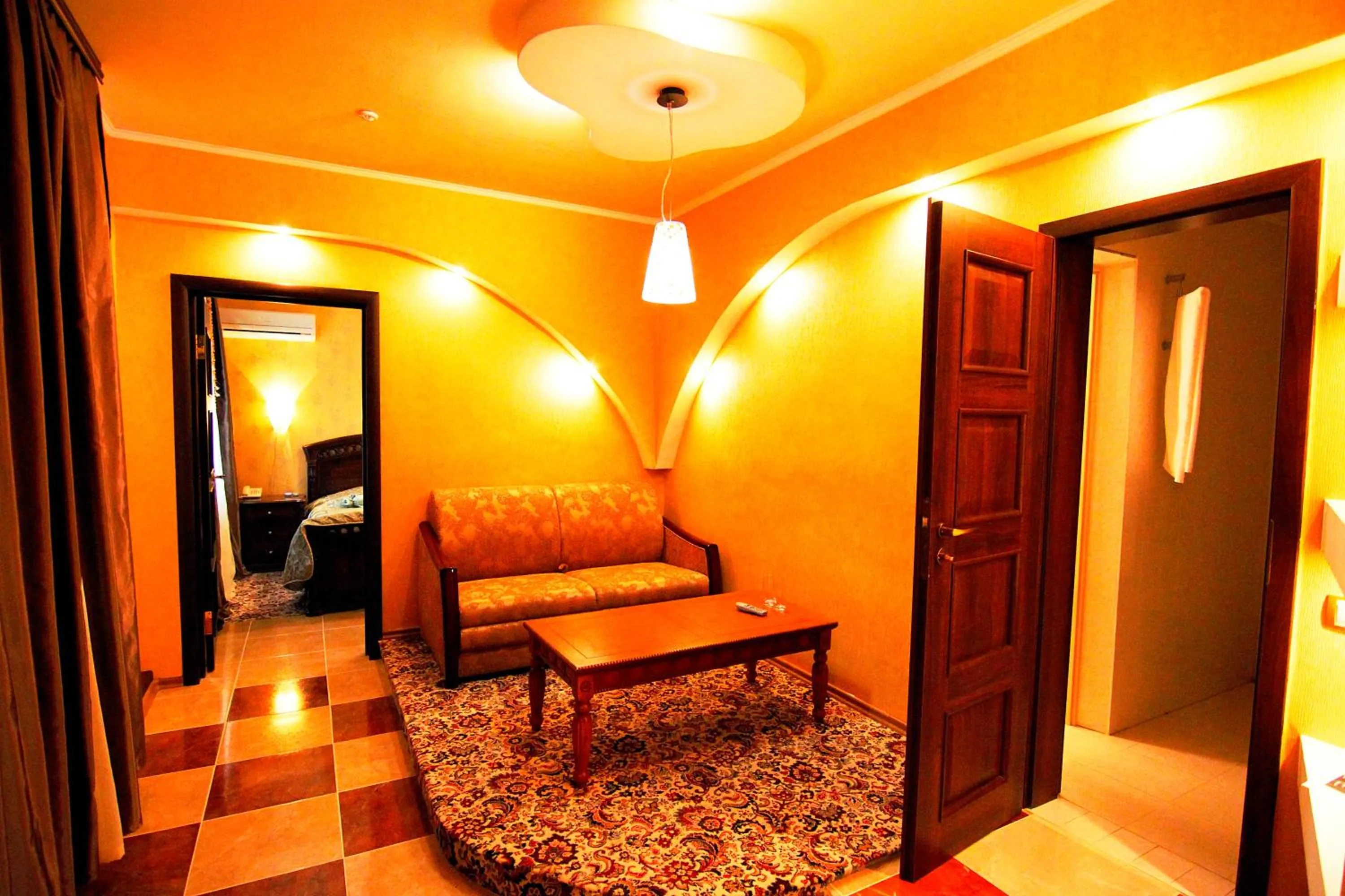 Seating area, Bed in Britaniya