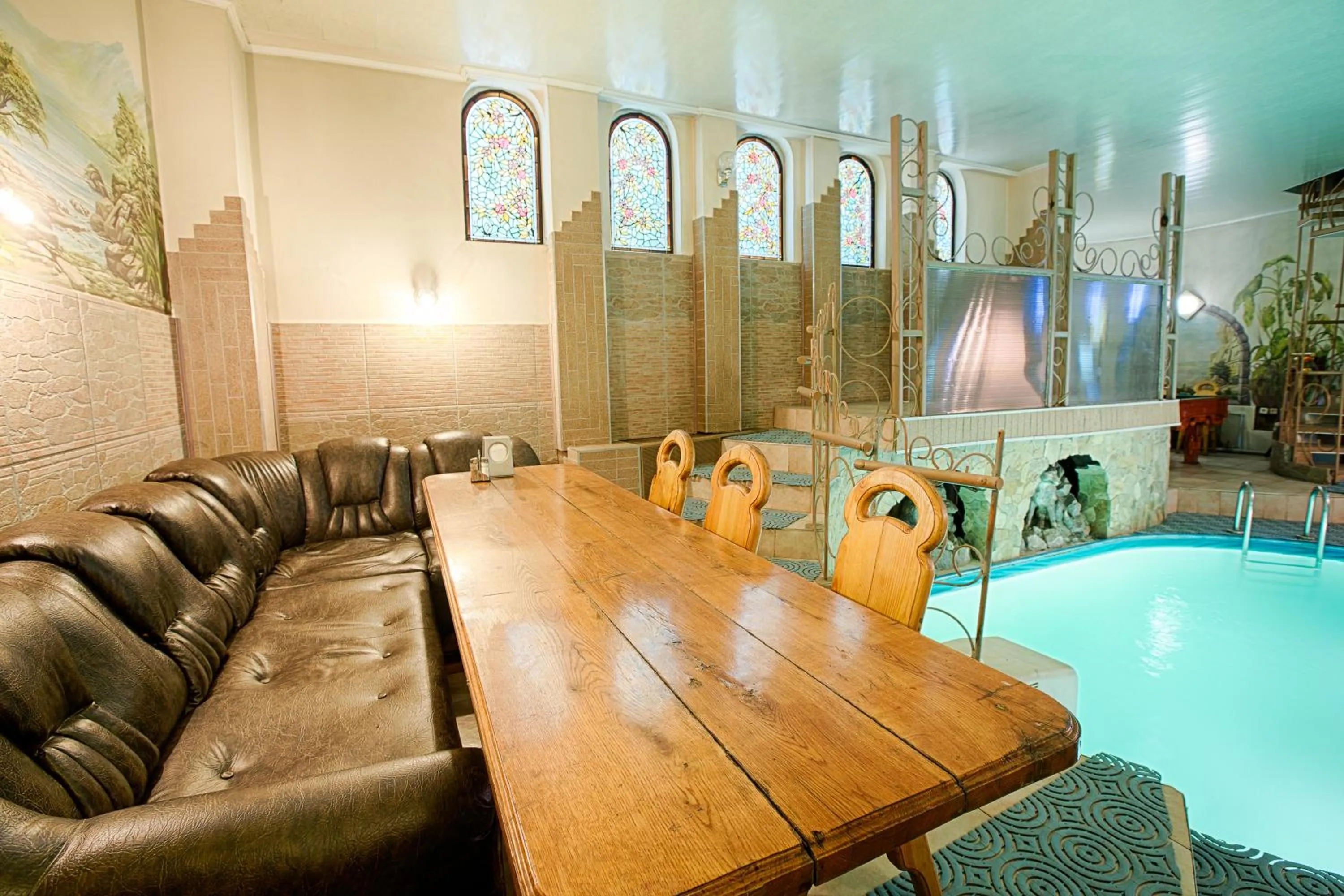 Swimming pool in Britaniya