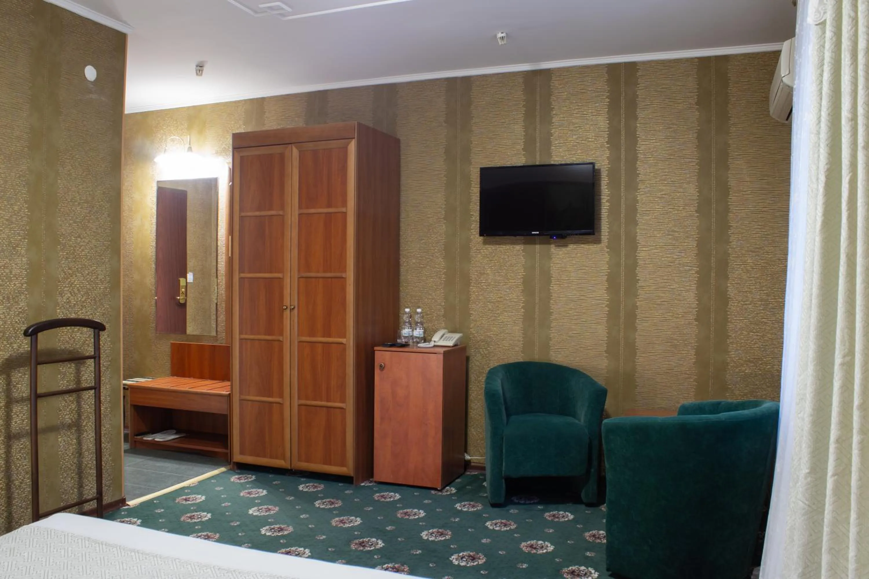 Photo of the whole room, Bed in Britaniya