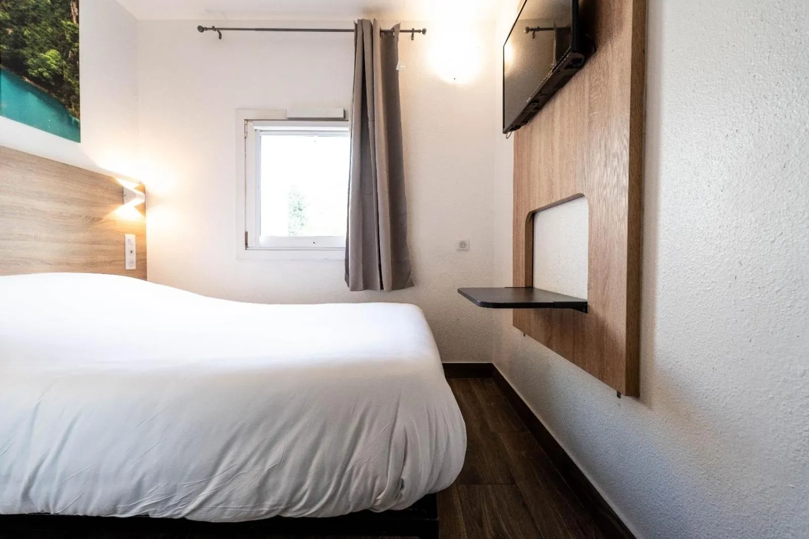 Bed in KYRIAD DIRECT BRIGNOLES - Provence Verte