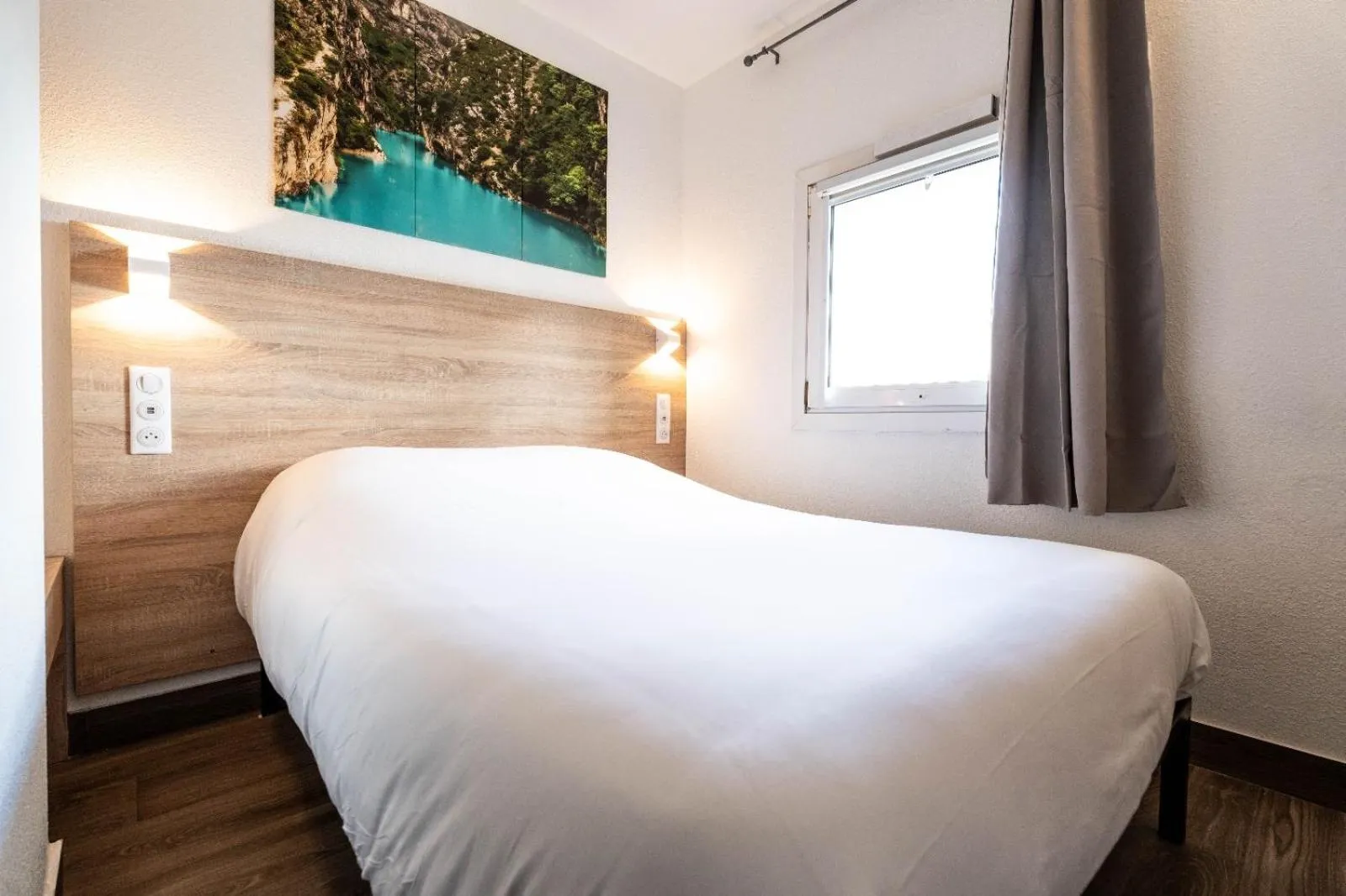 Bed in KYRIAD DIRECT BRIGNOLES - Provence Verte