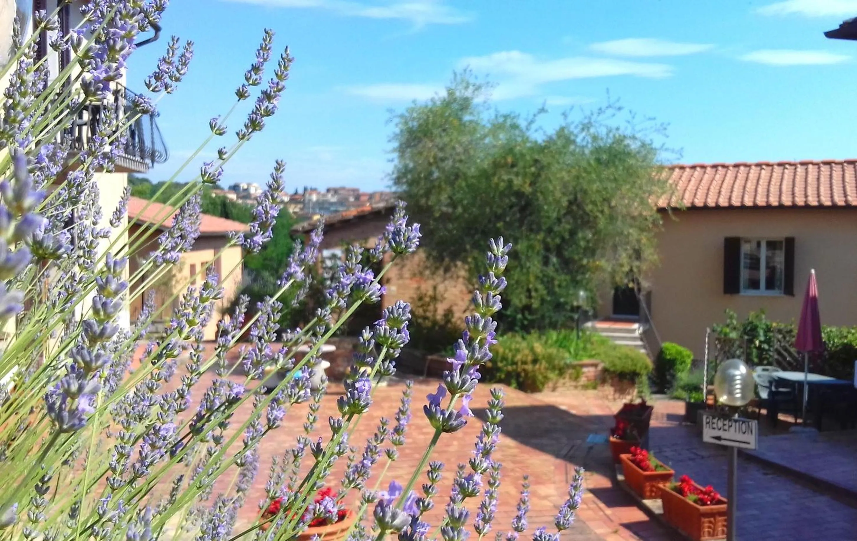 Facade/entrance in Residence Le Meridiane