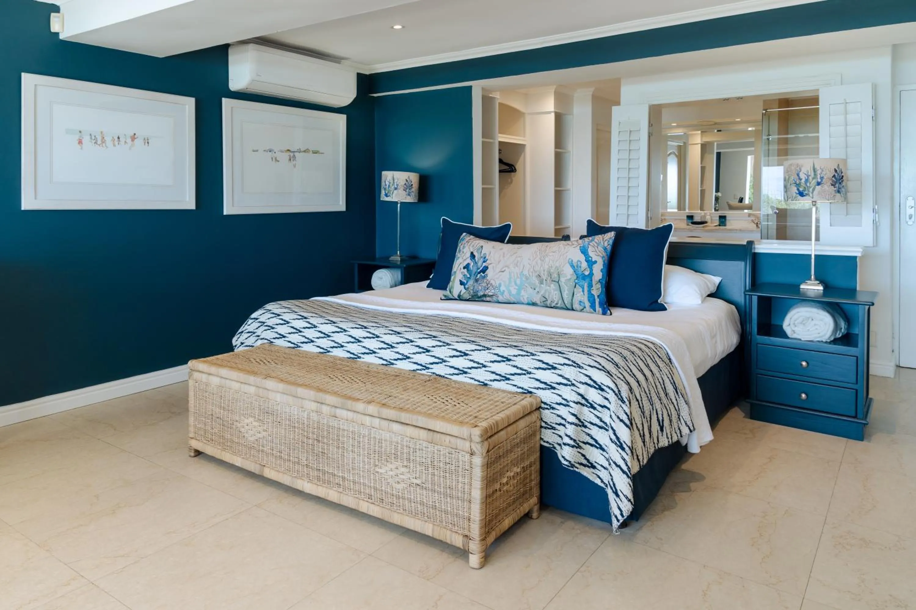 Bedroom, Bed in Last Word Long Beach