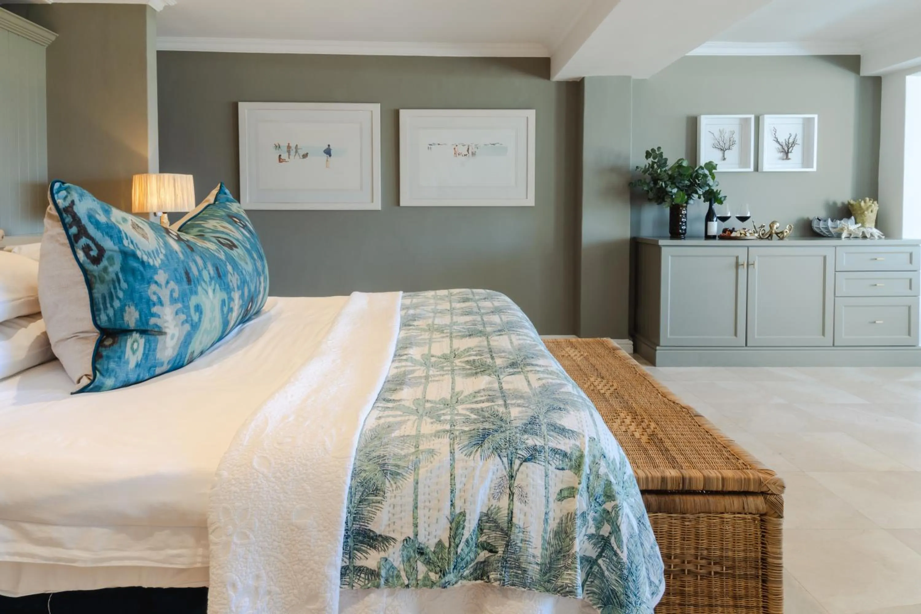 Bedroom, Bed in Last Word Long Beach