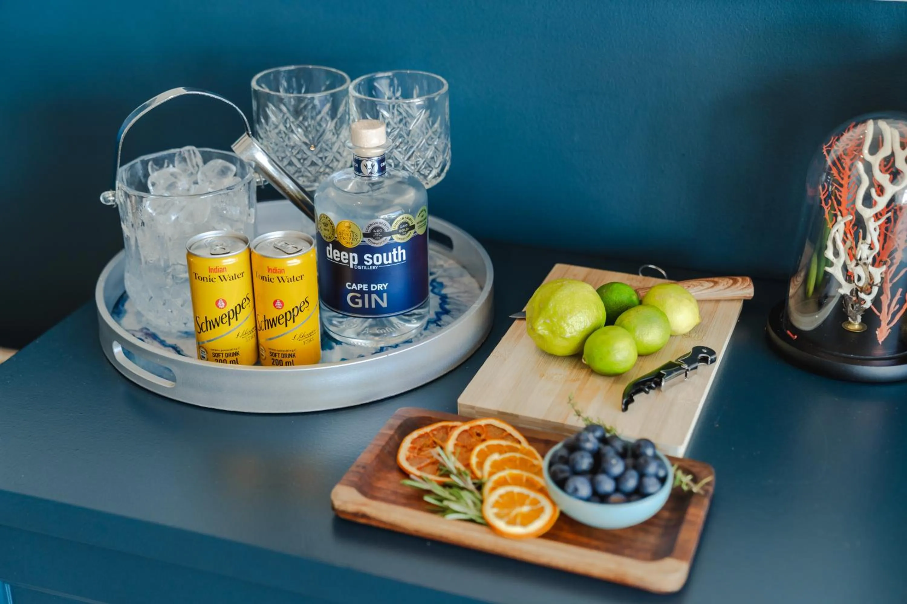 minibar in Last Word Long Beach