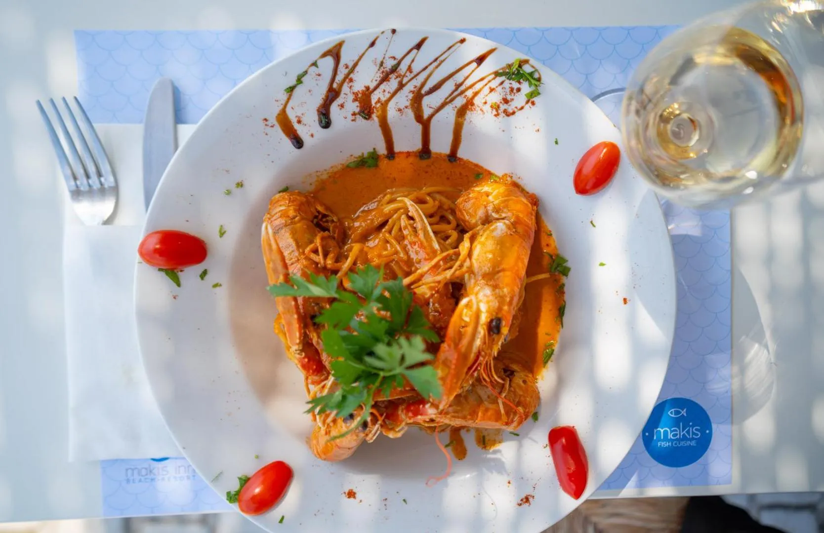 Food and drinks in Makis Inn Resort