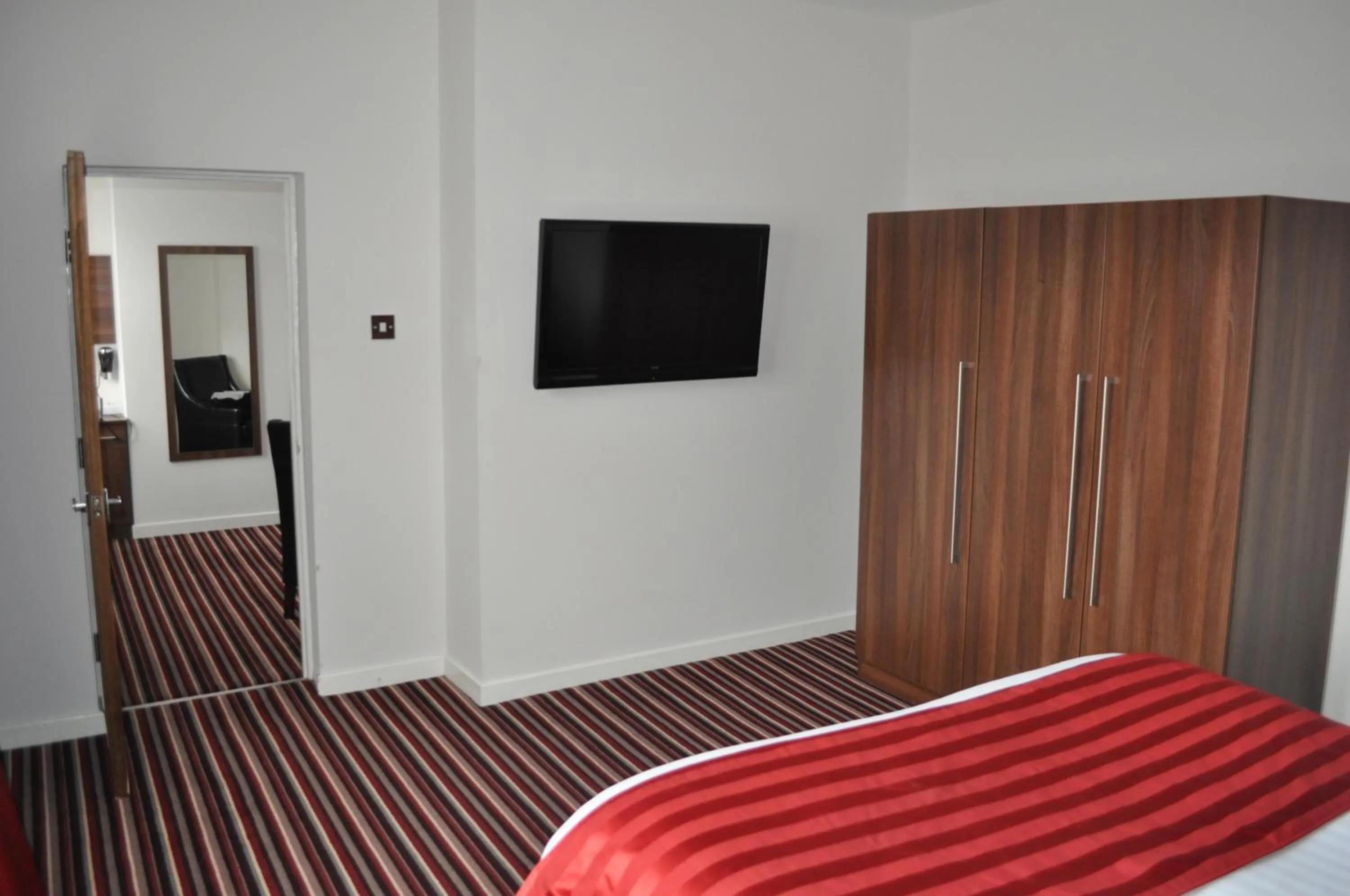 Bed, TV/Entertainment Center in The Collection Hotel Birmingham