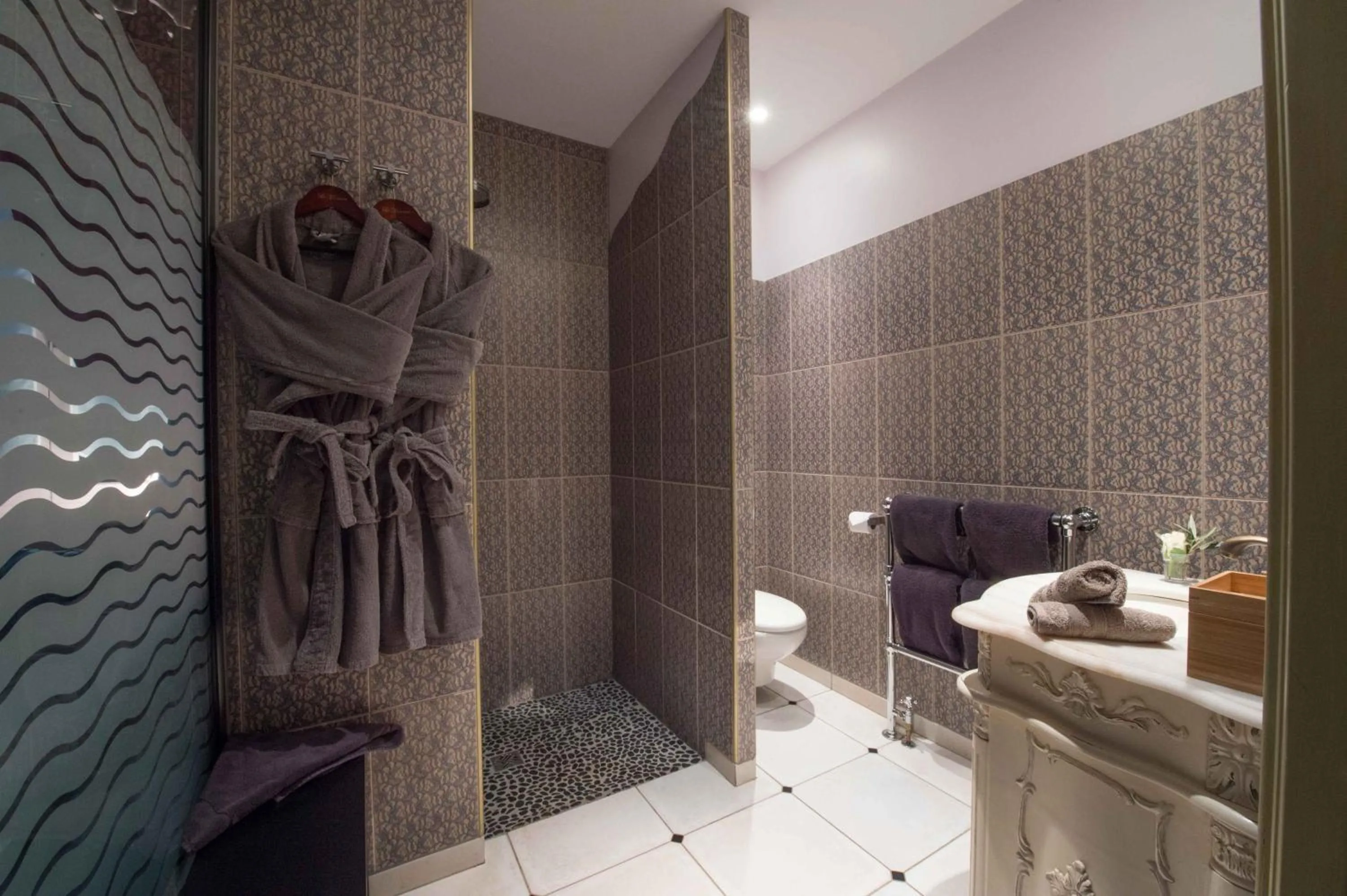 Shower in Le Mascaret - Restaurant Hotel Spa - Teritoria