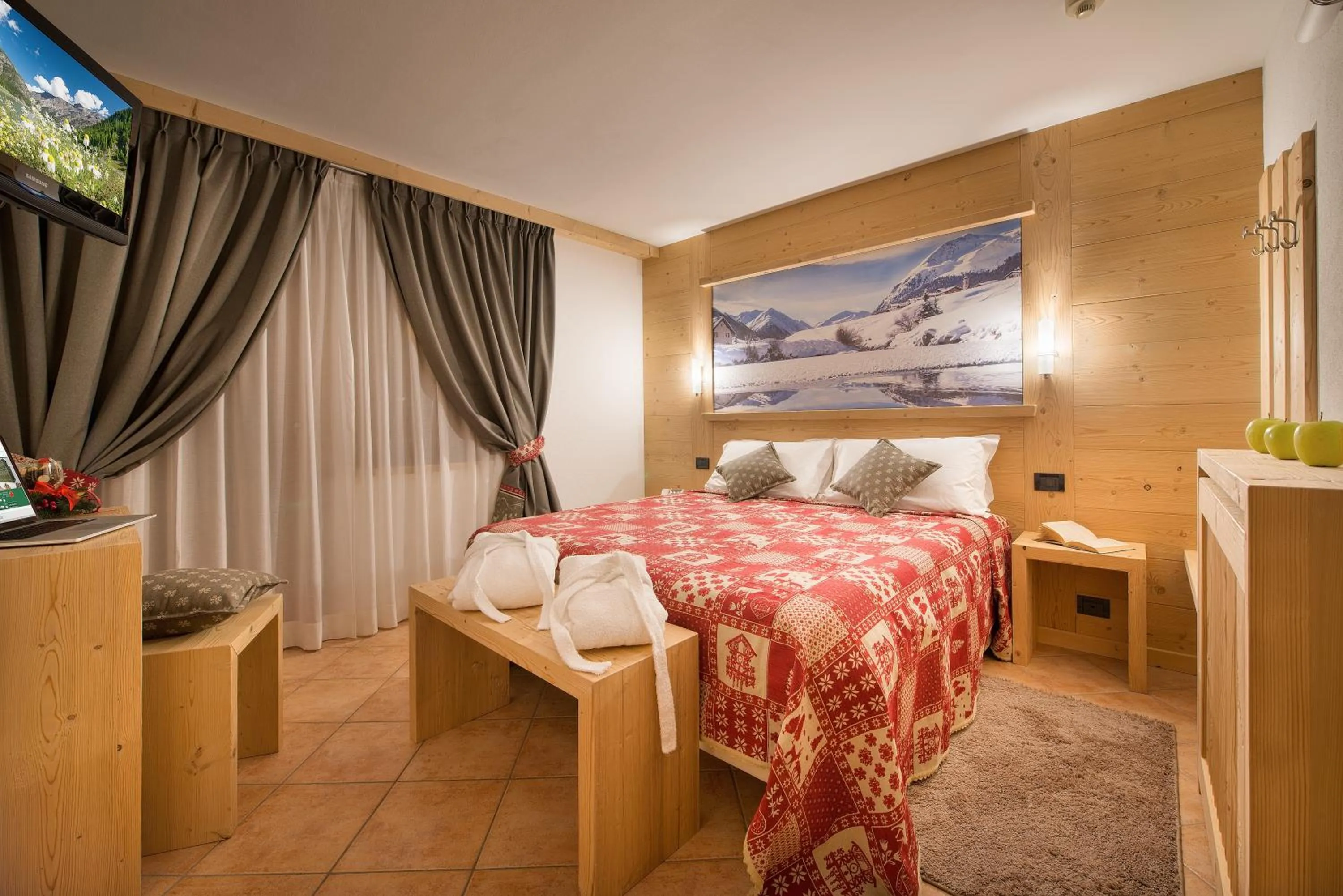 Bedroom, Bed in Hotel Bucaneve